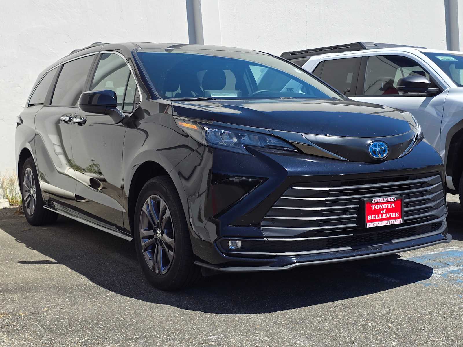Thumbnail: 2024 Toyota Sienna - 3