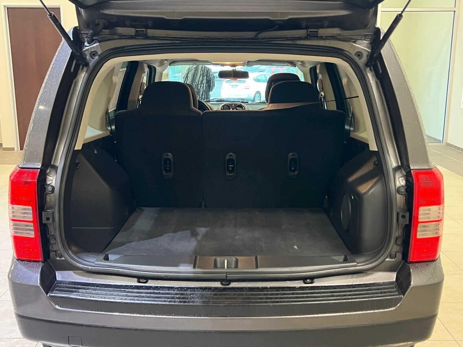 Thumbnail: 2014 Jeep Patriot - 26