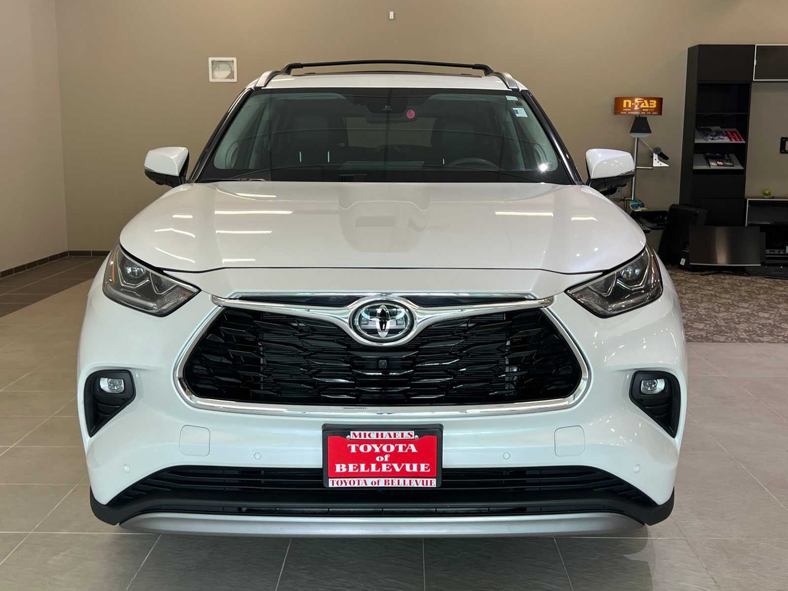 Thumbnail: 2024 Toyota Highlander - 8