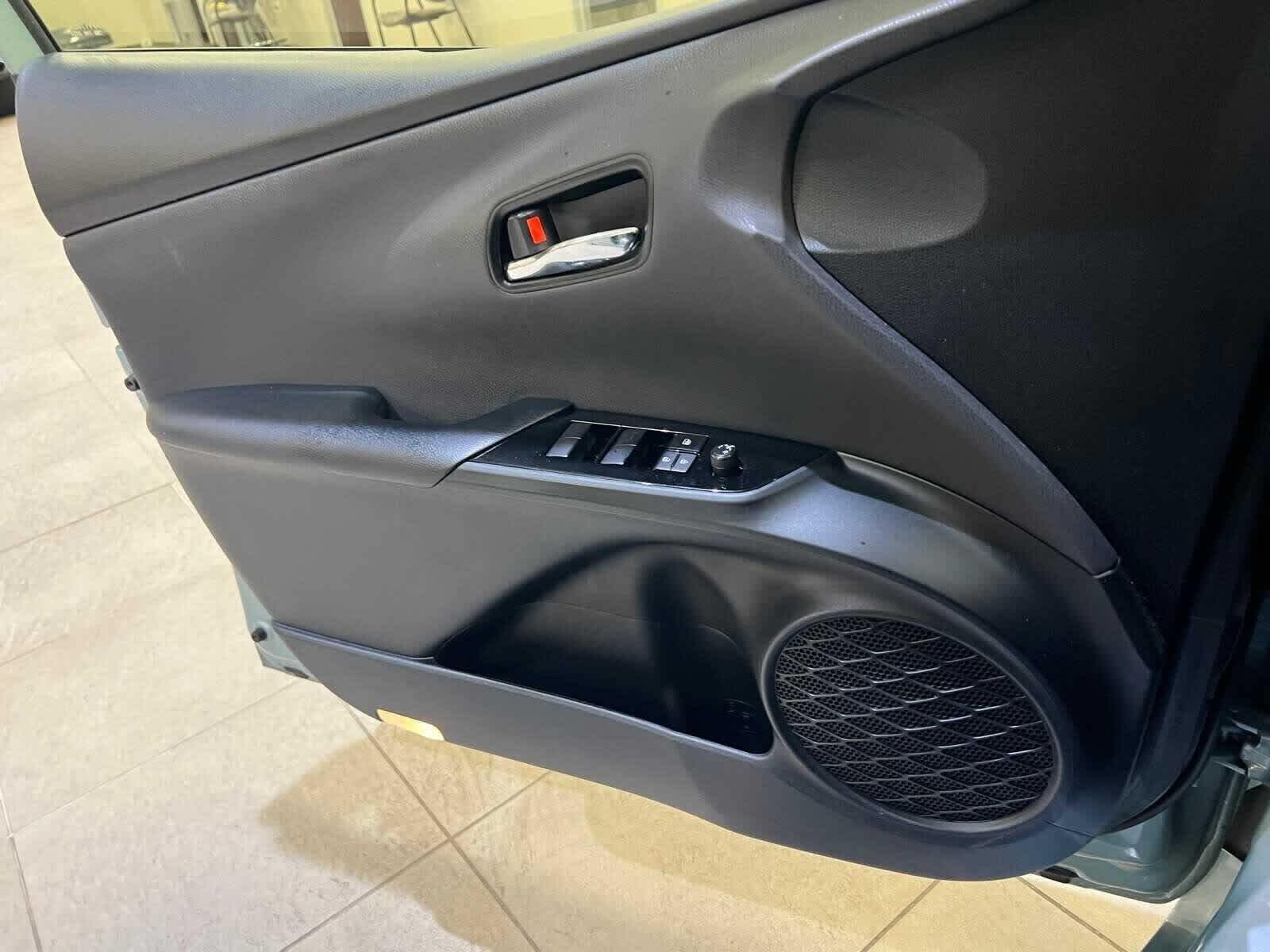 Thumbnail: 2022 Toyota Prius - 17