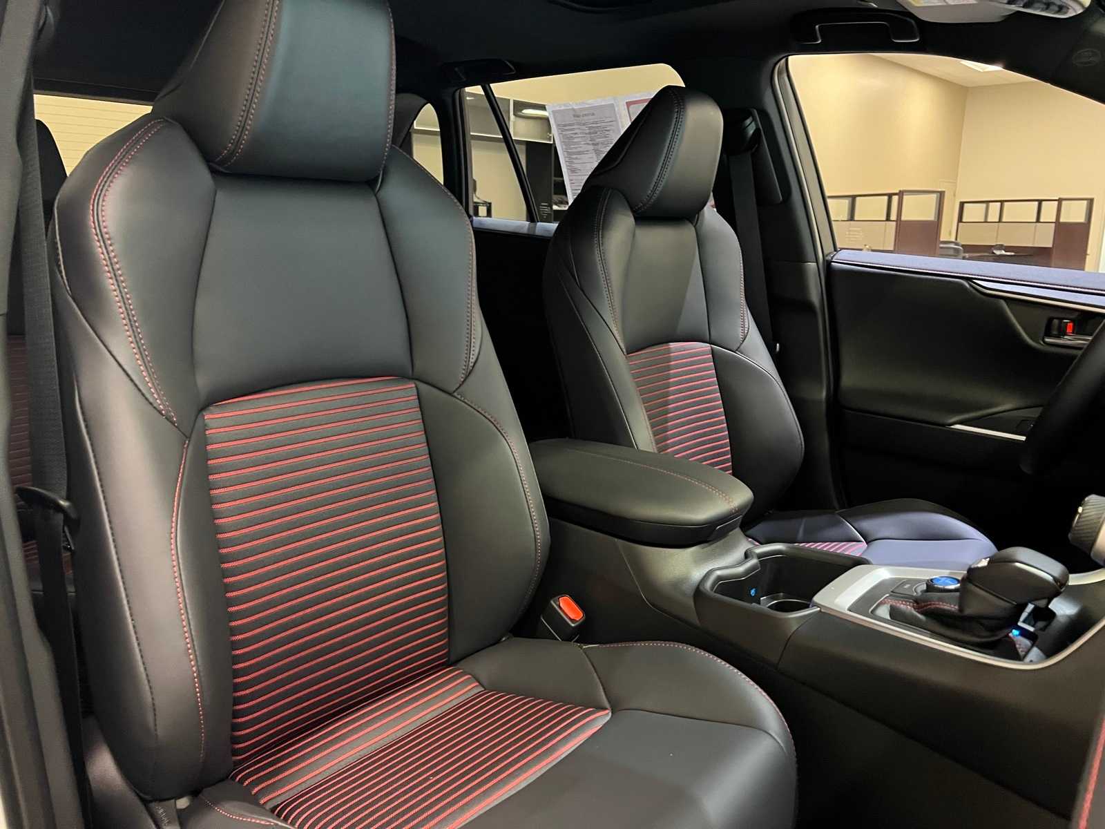 Thumbnail: 2025 Toyota RAV4 - 14