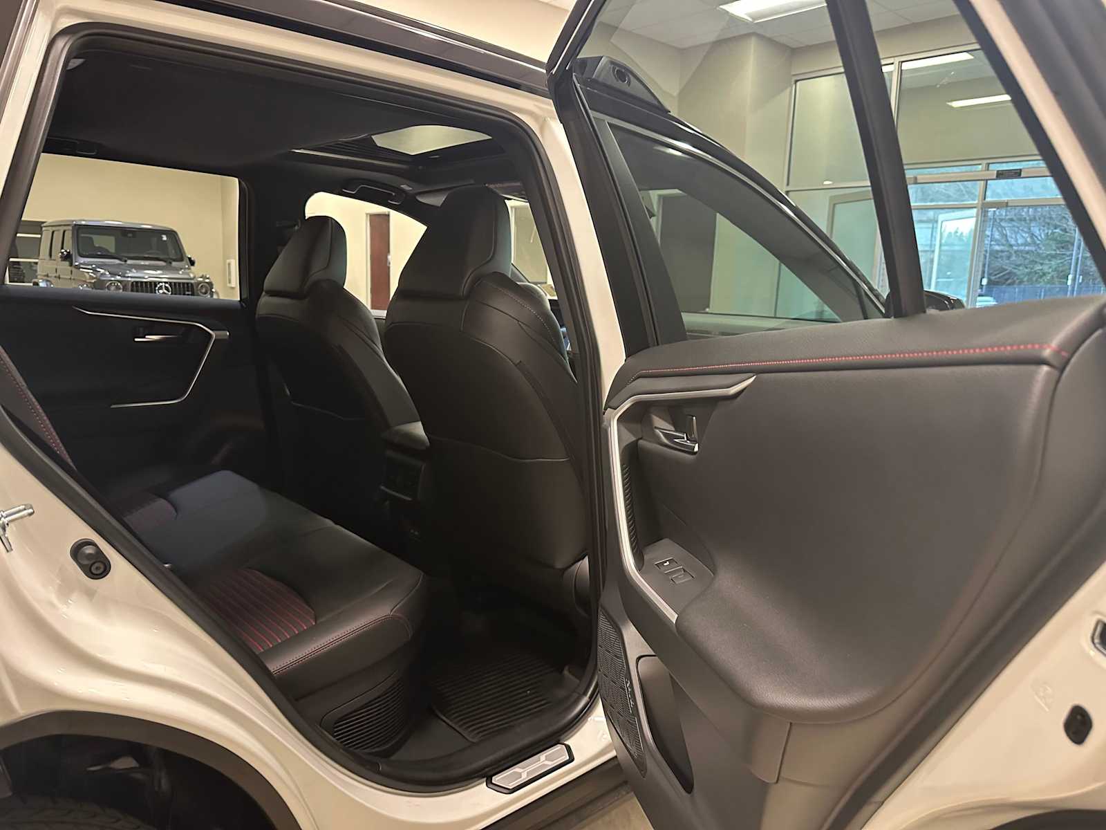 Thumbnail: 2025 Toyota RAV4 - 28