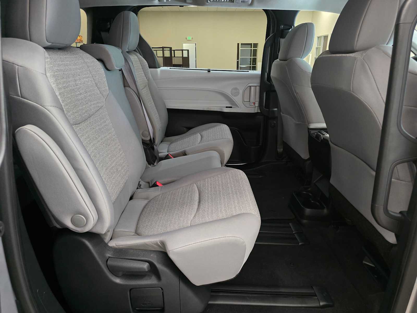 Thumbnail: 2025 Toyota Sienna - 24