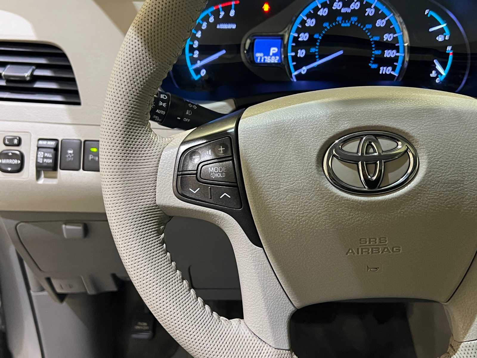 Thumbnail: 2014 Toyota Sienna - 22