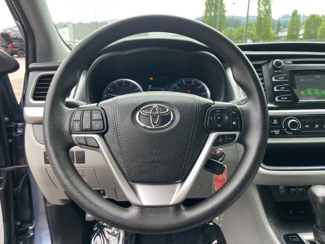 Thumbnail: 2019 Toyota Highlander - 19