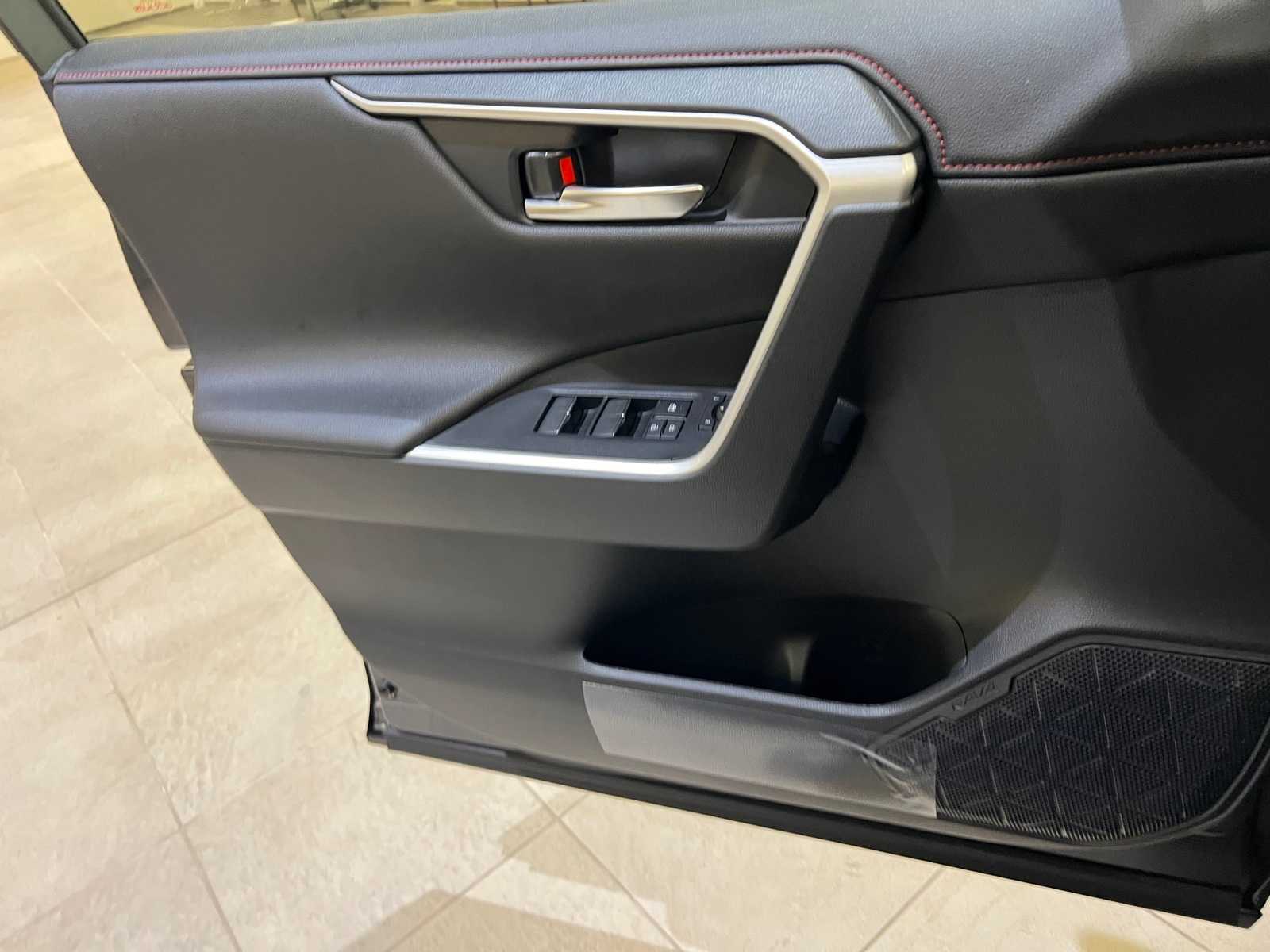 Thumbnail: 2025 Toyota RAV4 - 18