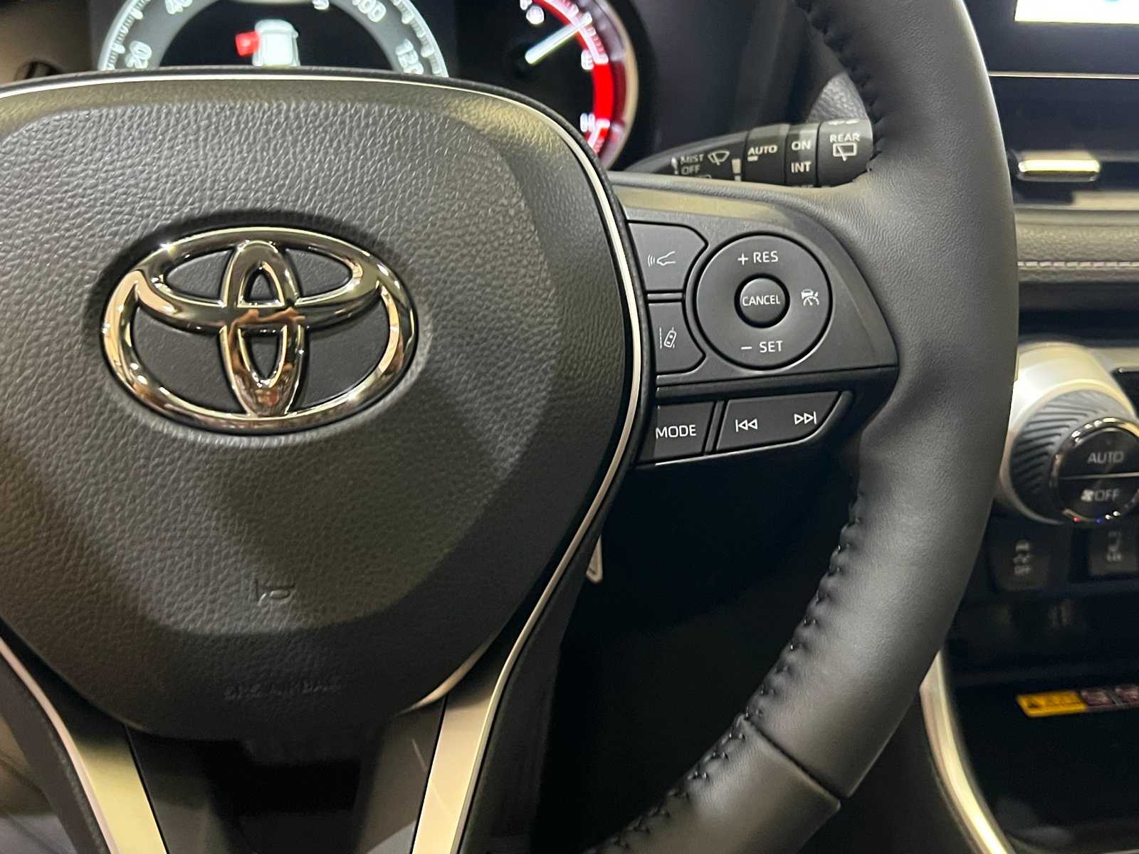 Thumbnail: 2025 Toyota RAV4 - 21