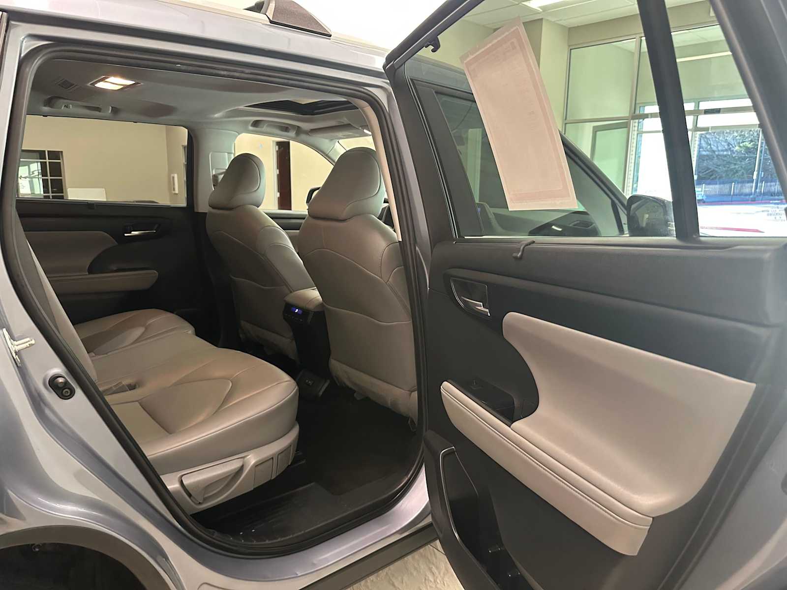 Thumbnail: 2023 Toyota Highlander - 27