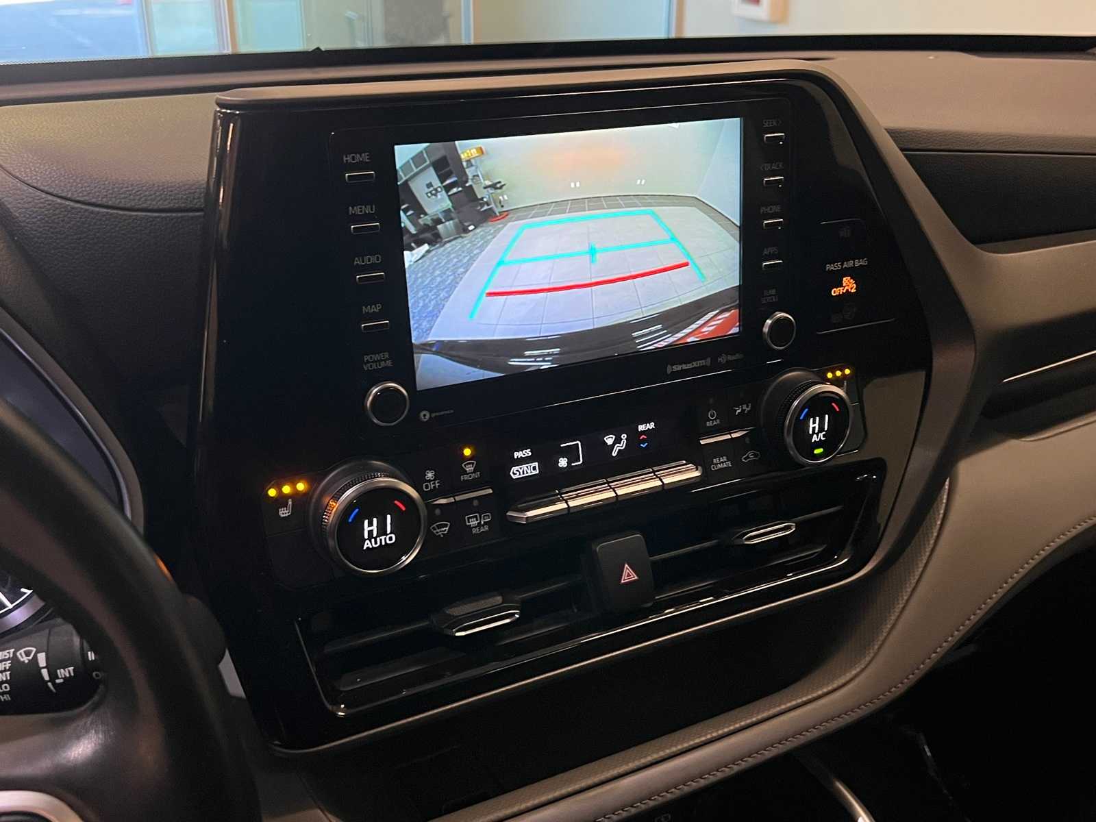 Thumbnail: 2022 Toyota Highlander - 27