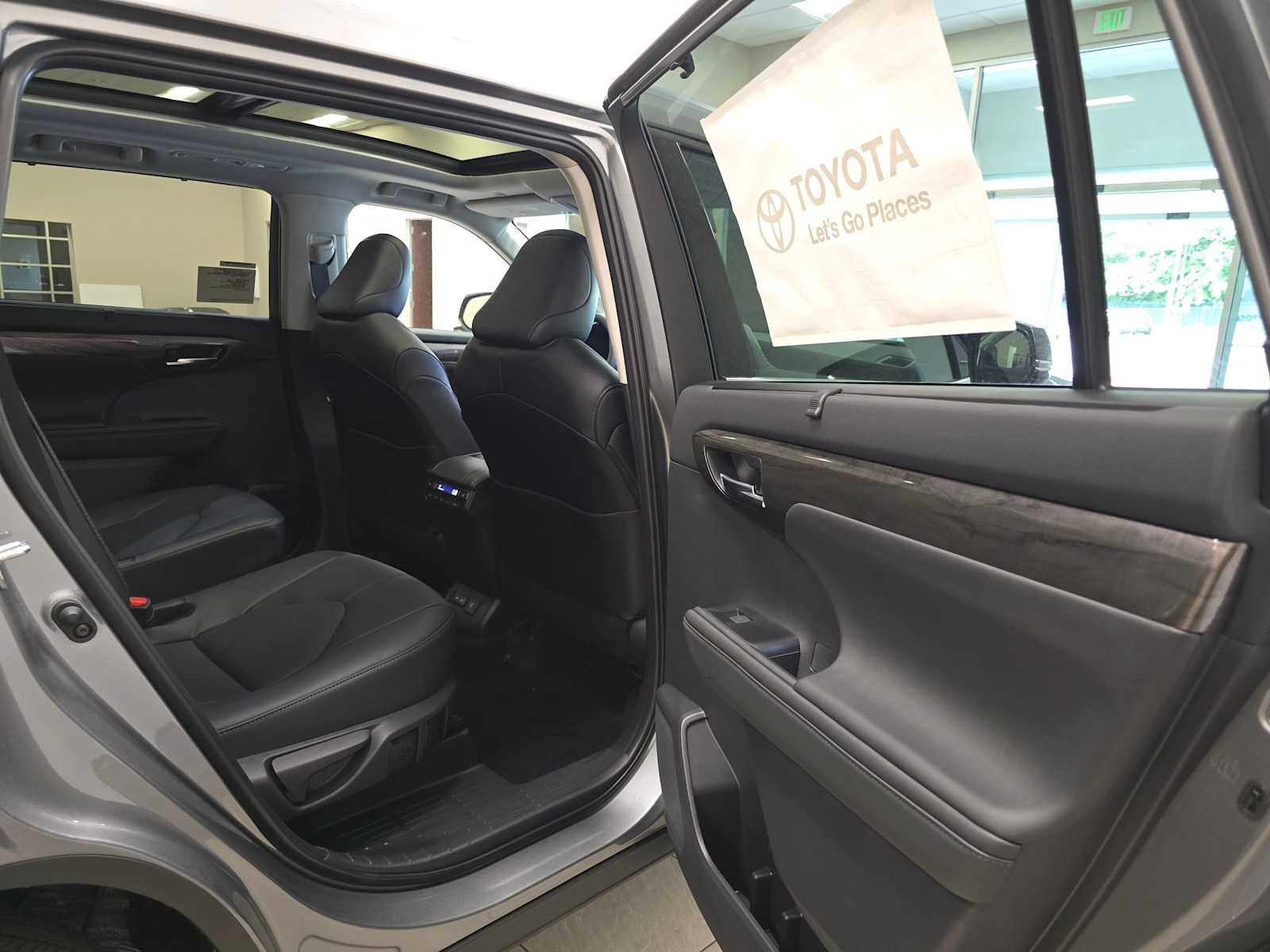 Thumbnail: 2026 Toyota Highlander - 26