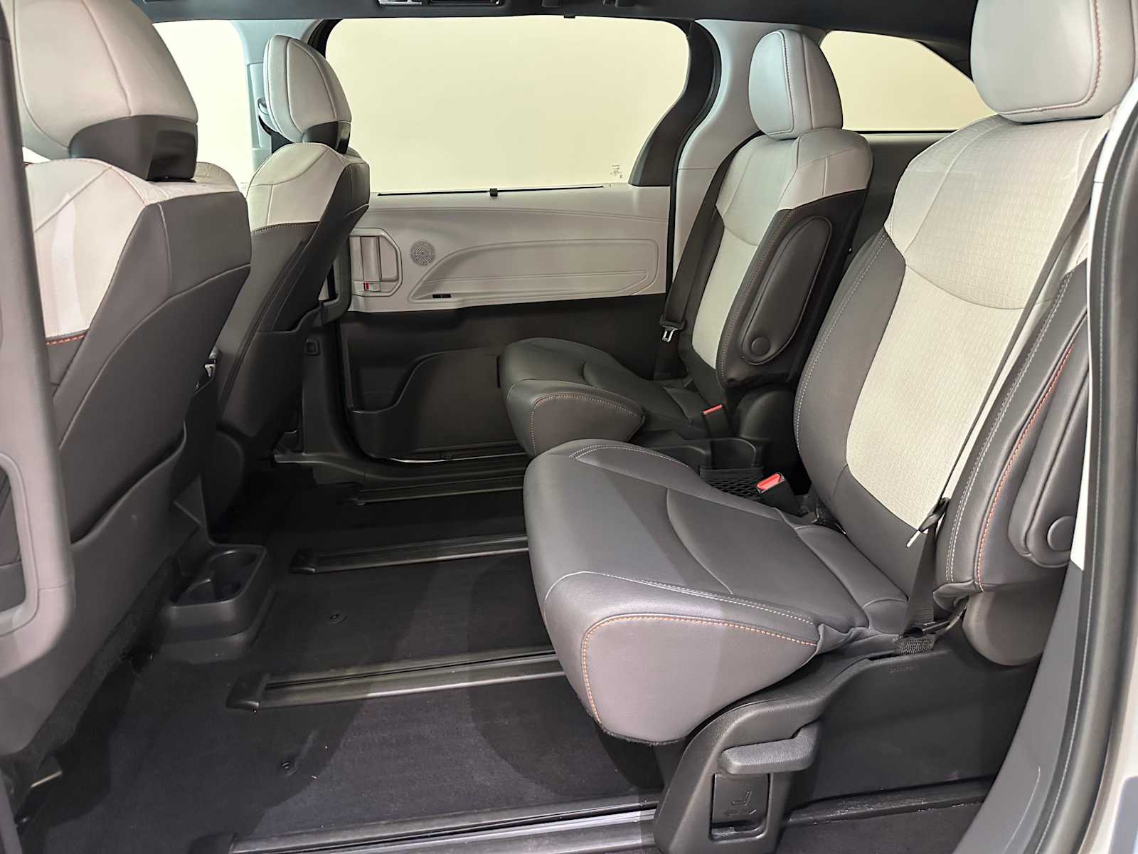 Thumbnail: 2024 Toyota Sienna - 24