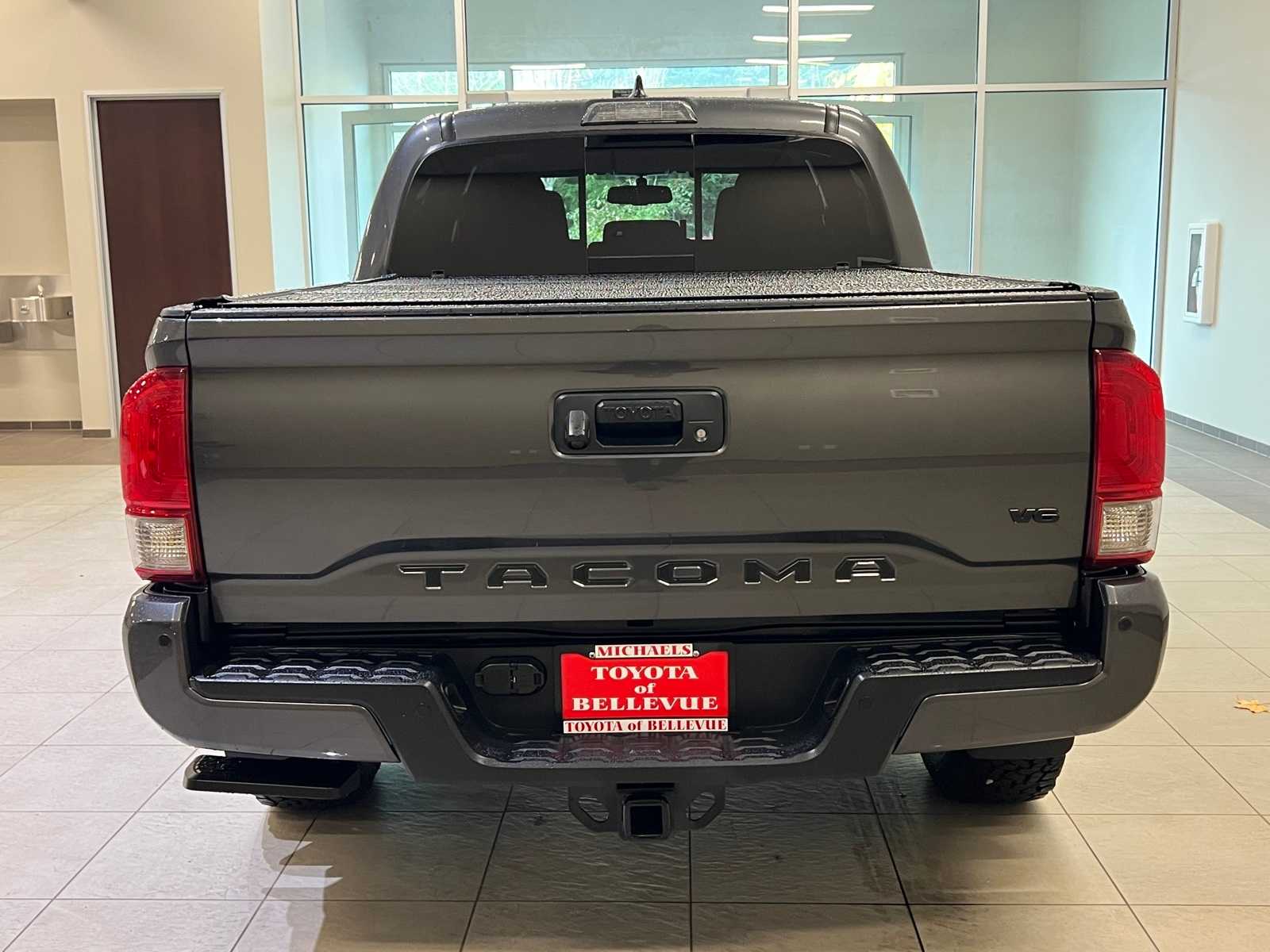 Thumbnail: 2017 Toyota Tacoma - 5