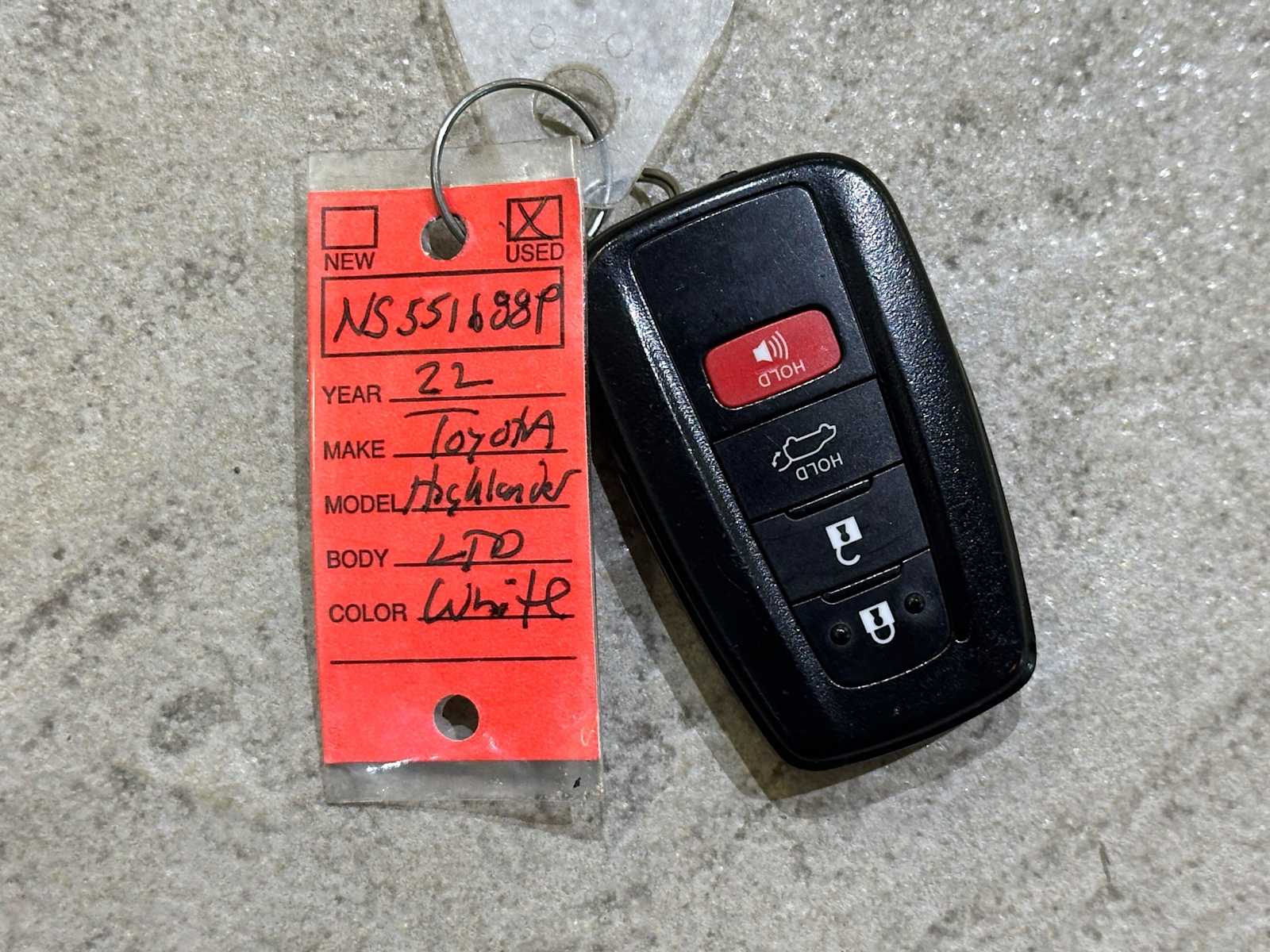 Thumbnail: 2022 Toyota Highlander - 33