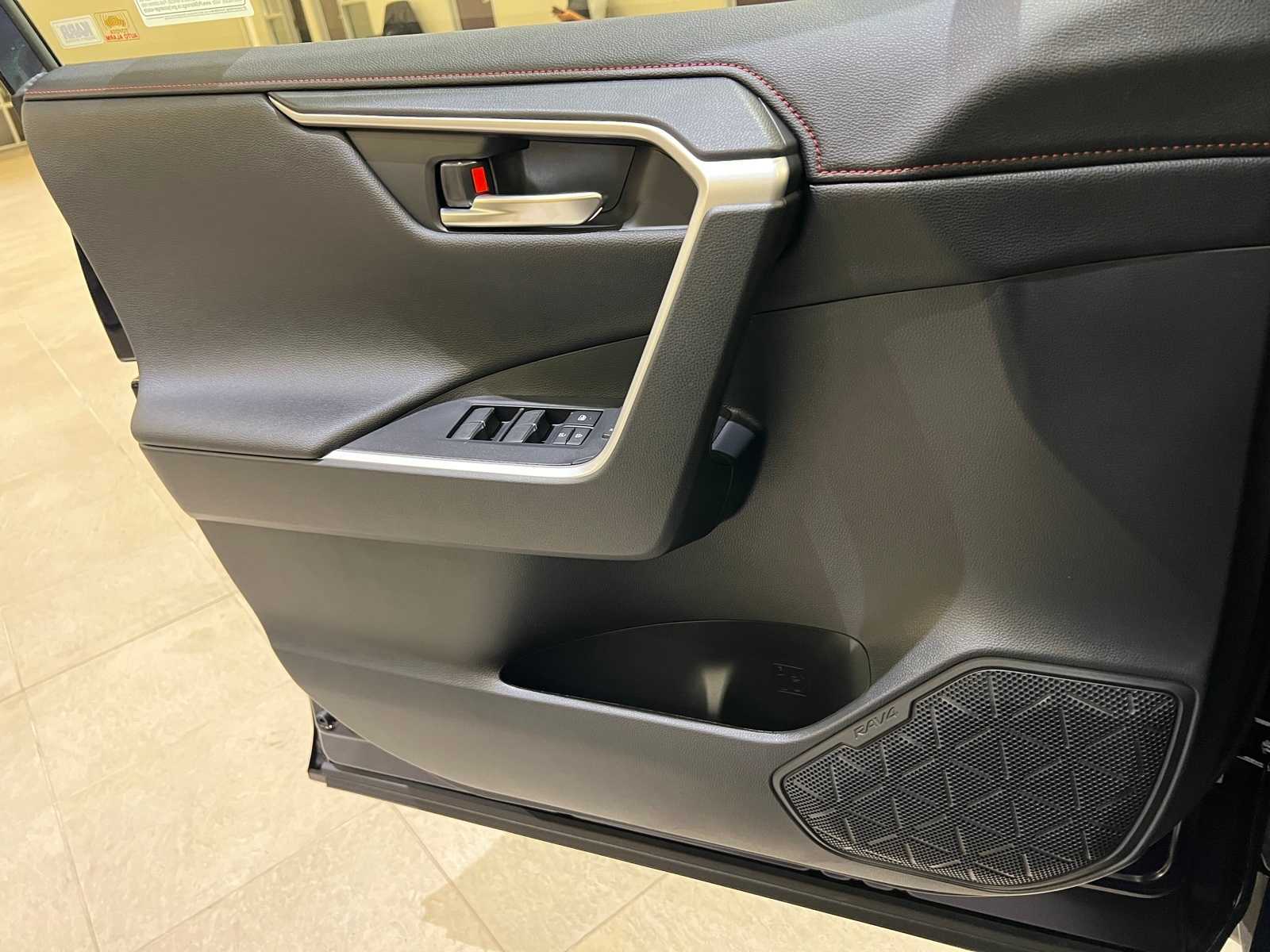 Thumbnail: 2025 Toyota RAV4 - 18