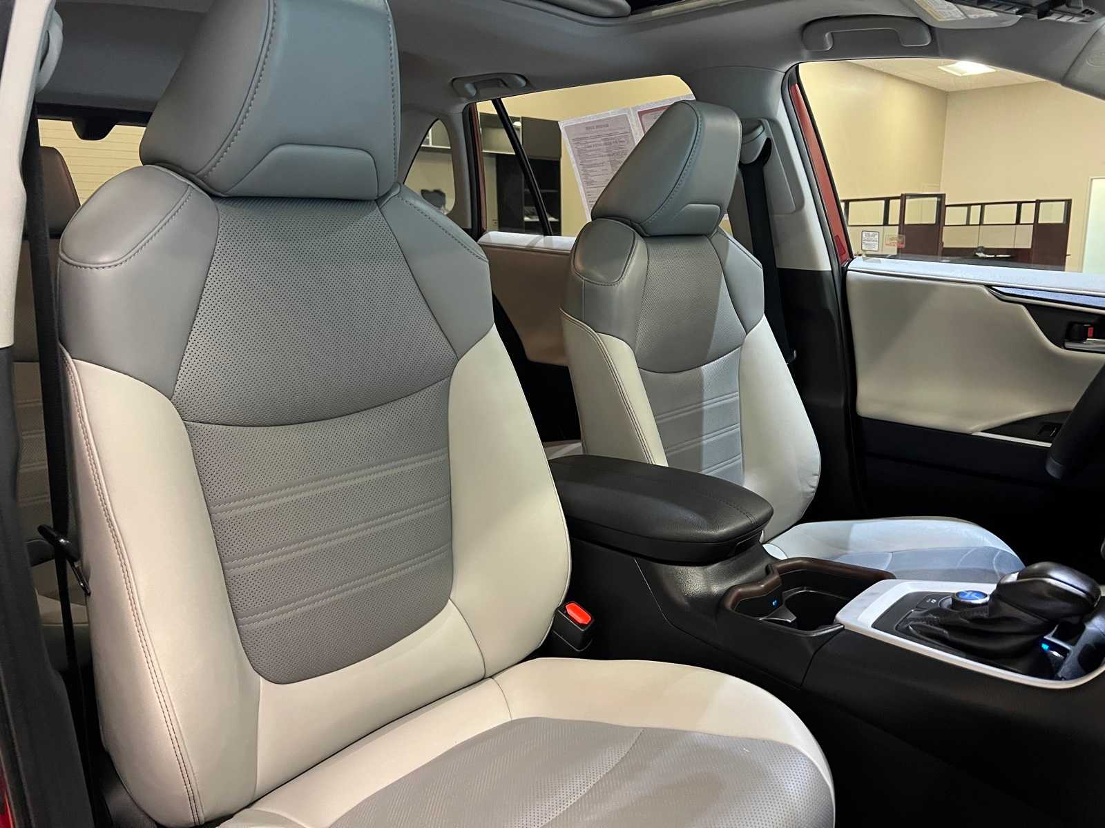 Thumbnail: 2020 Toyota RAV4 - 14