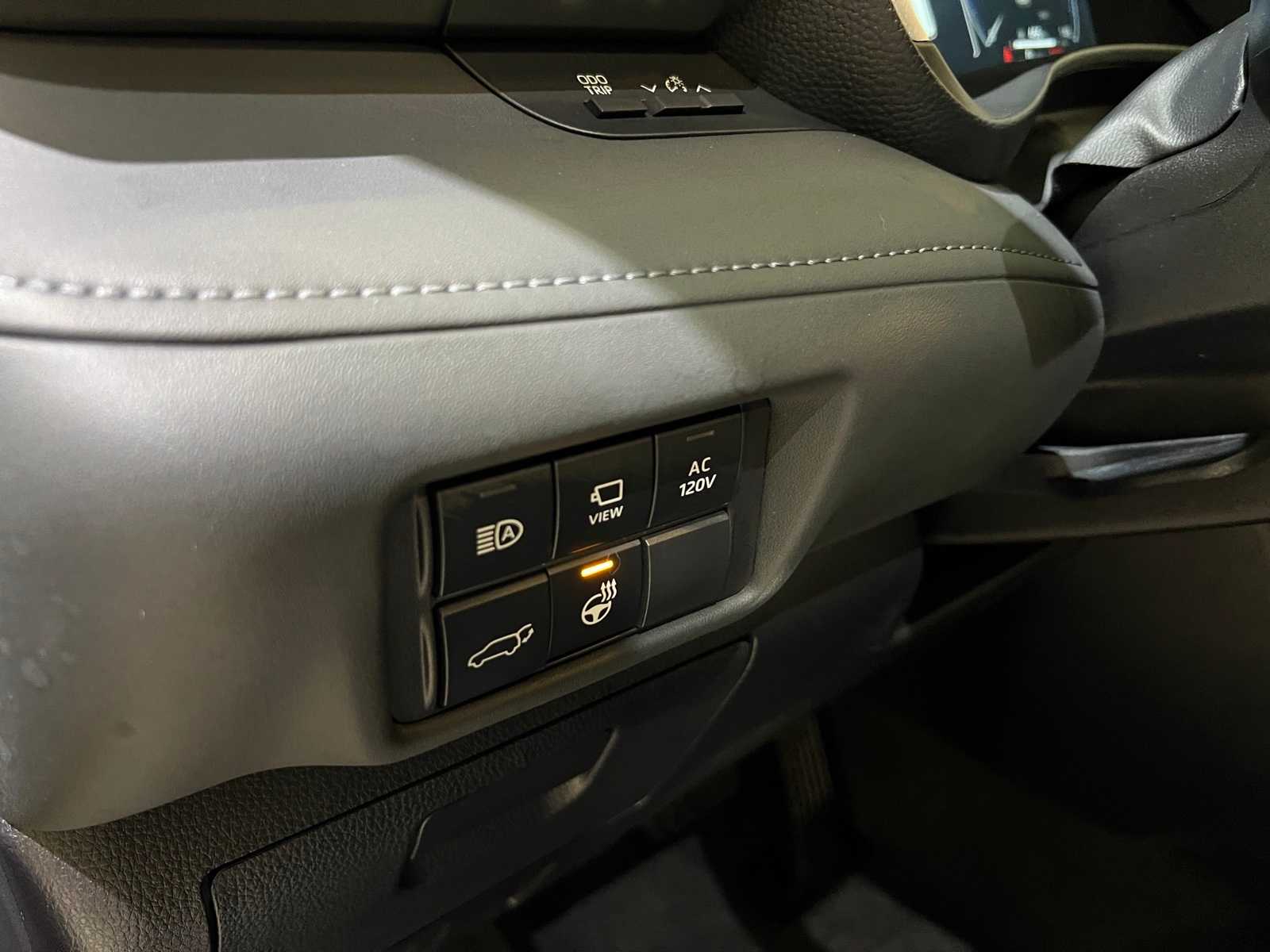 Thumbnail: 2023 Toyota Highlander - 16