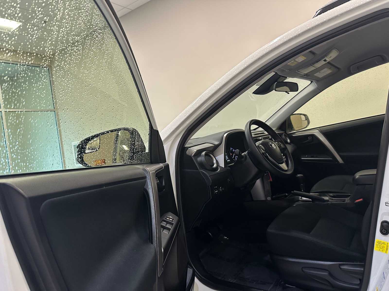 Thumbnail: 2018 Toyota RAV4 - 20