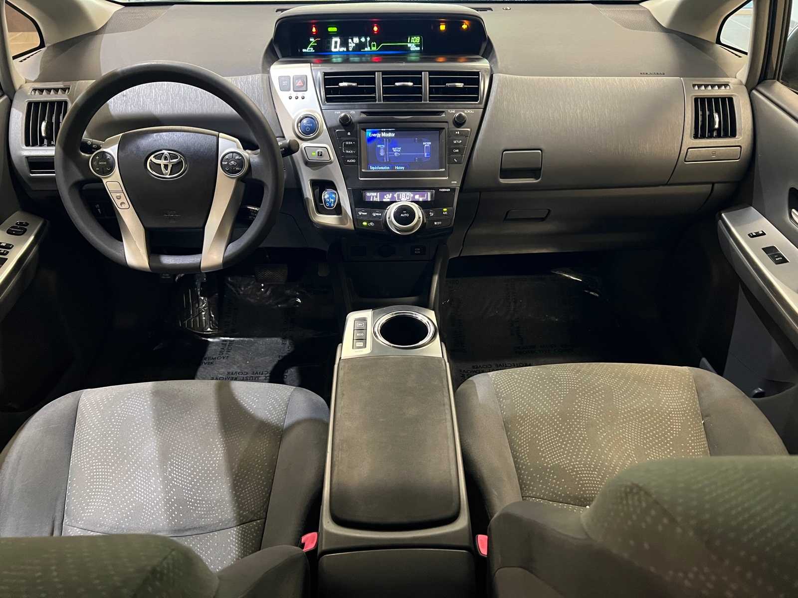Thumbnail: 2014 Toyota Prius v - 10