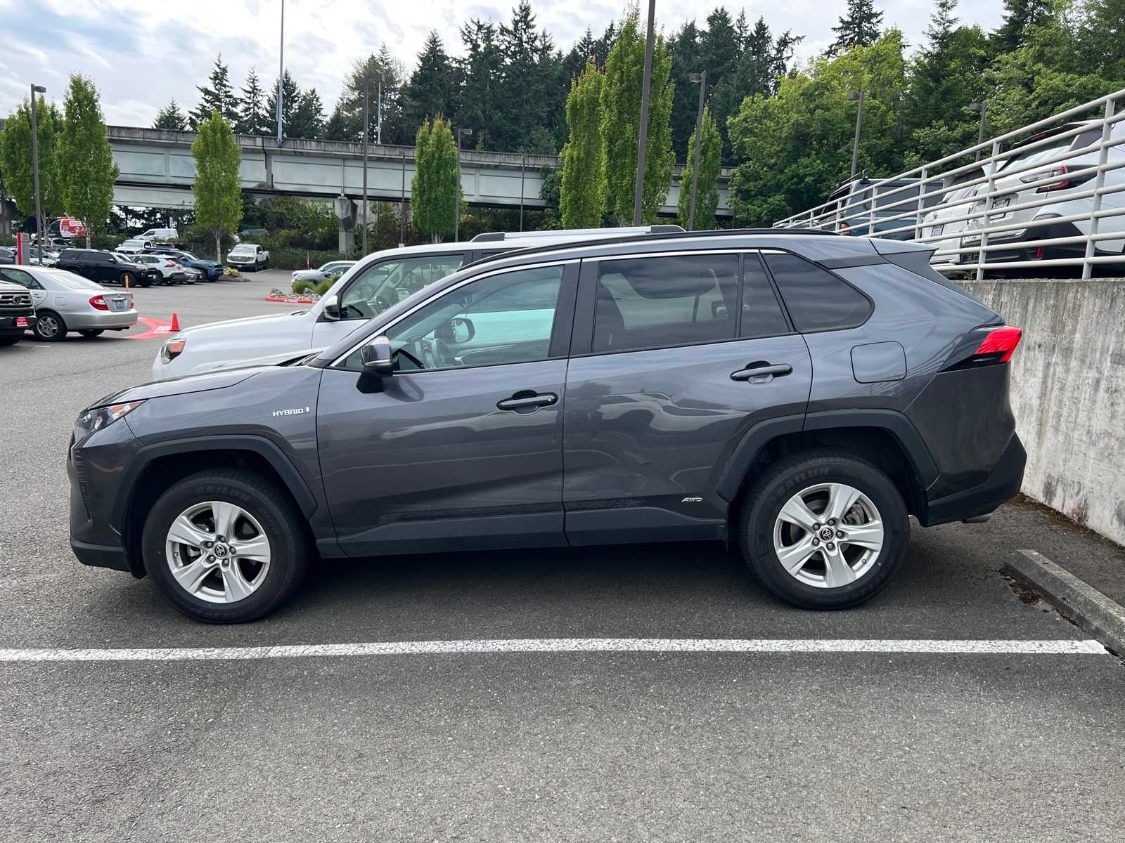 Thumbnail: 2021 Toyota RAV4 - 6
