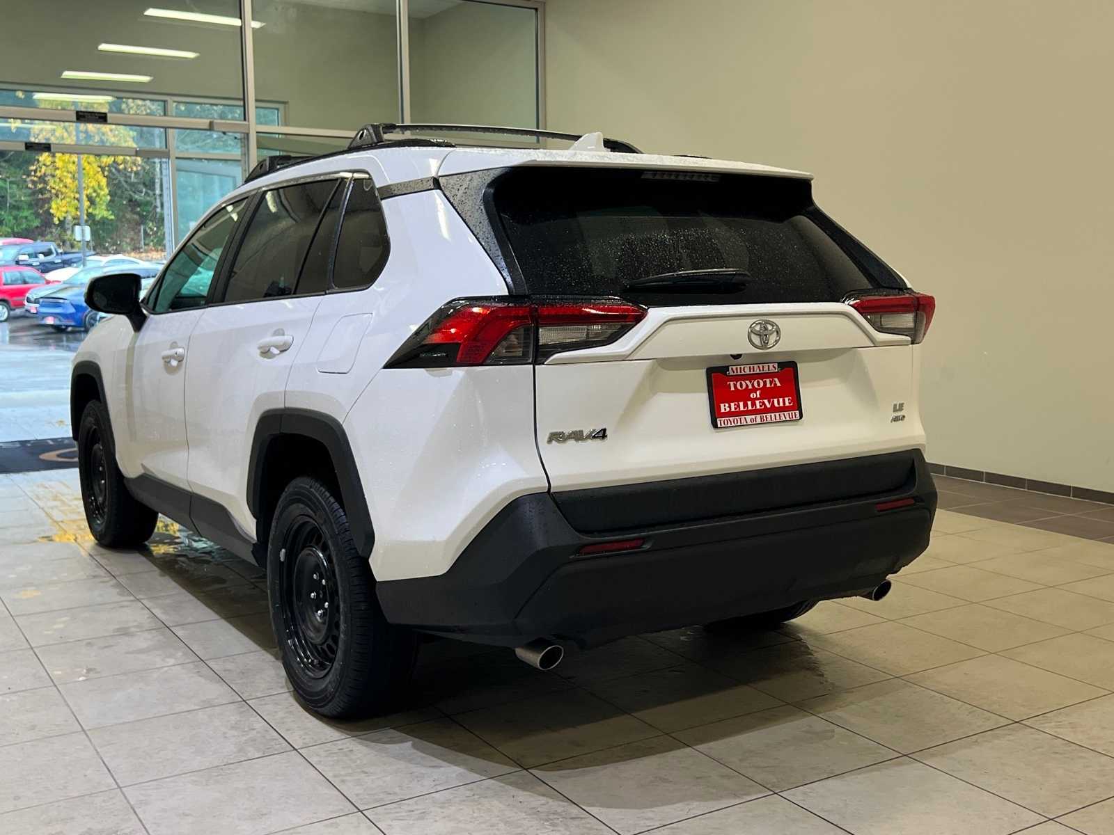Thumbnail: 2021 Toyota RAV4 - 4