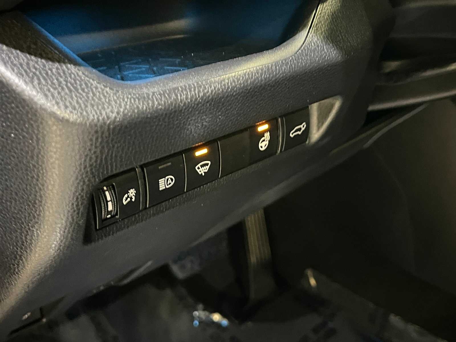 Thumbnail: 2020 Toyota RAV4 - 16