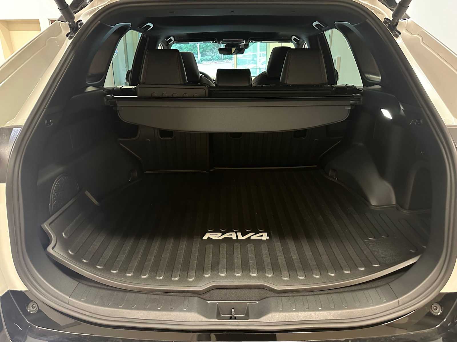 Thumbnail: 2025 Toyota RAV4 - 32