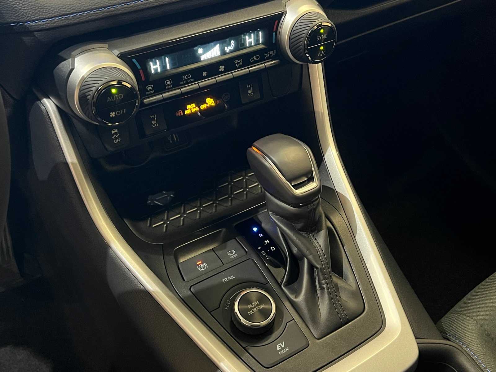 Thumbnail: 2025 Toyota RAV4 - 23