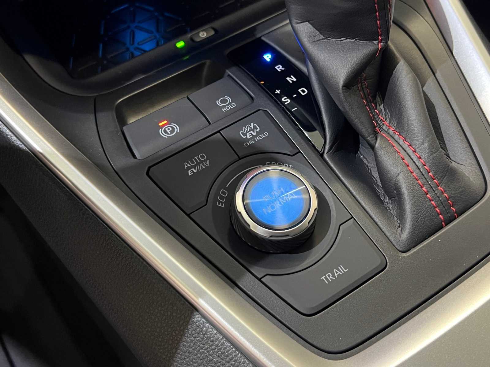 Thumbnail: 2025 Toyota RAV4 - 25