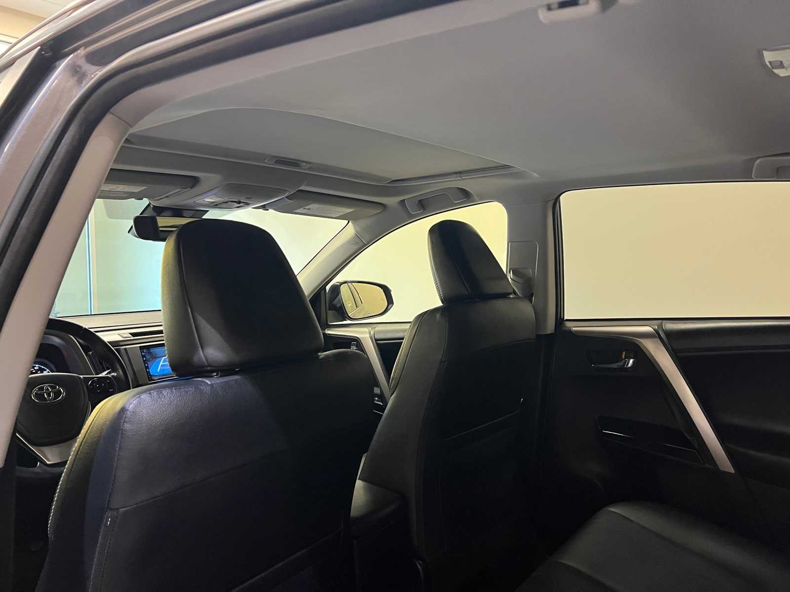 Thumbnail: 2018 Toyota RAV4 - 12