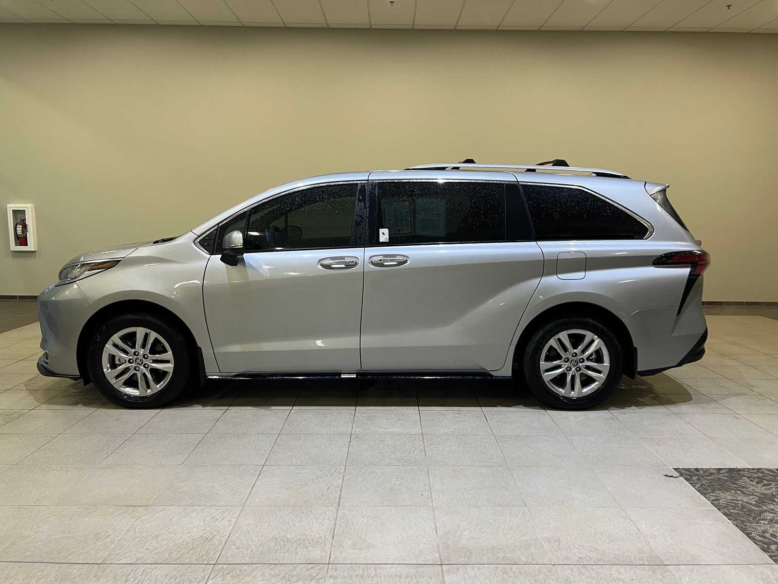 Thumbnail: 2025 Toyota Sienna - 3