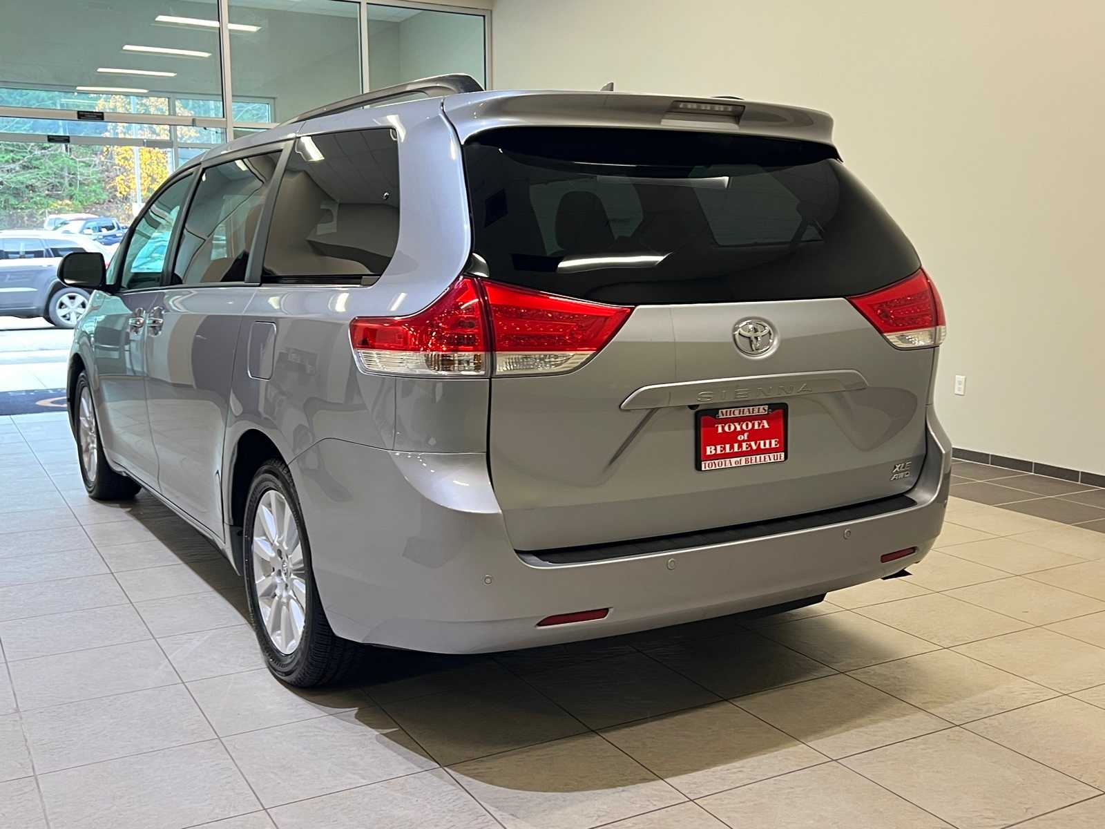 Thumbnail: 2014 Toyota Sienna - 4