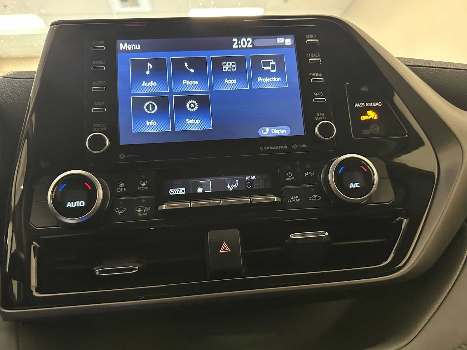 Thumbnail: 2022 Toyota Highlander - 14