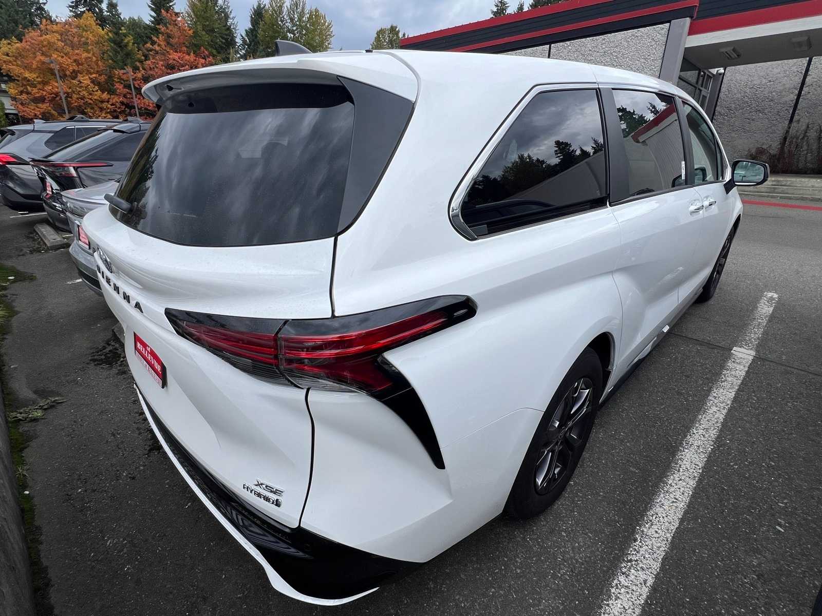 Thumbnail: 2024 Toyota Sienna - 6