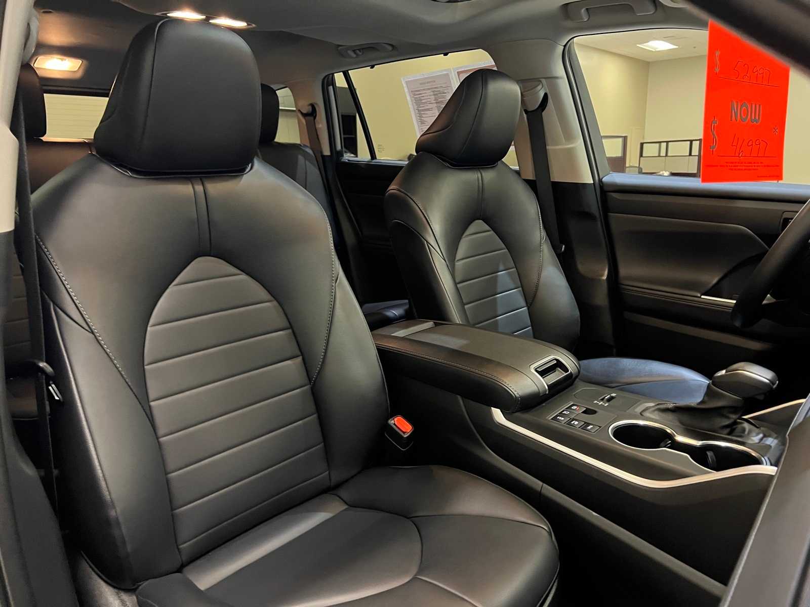 Thumbnail: 2024 Toyota Highlander - 12