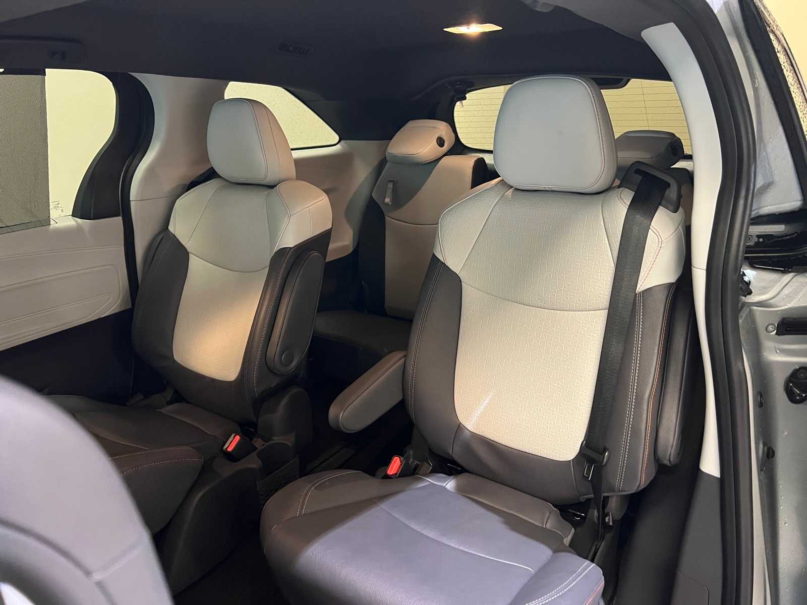 Thumbnail: 2024 Toyota Sienna - 11