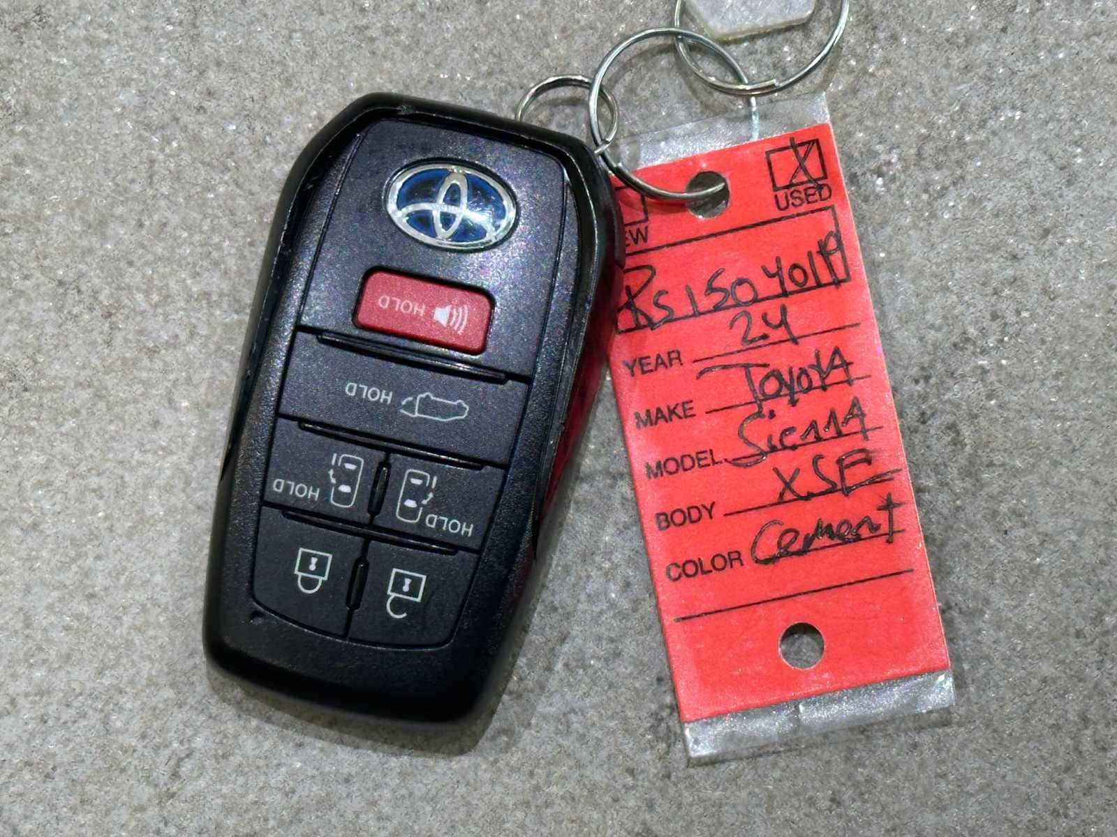 Thumbnail: 2024 Toyota Sienna - 32