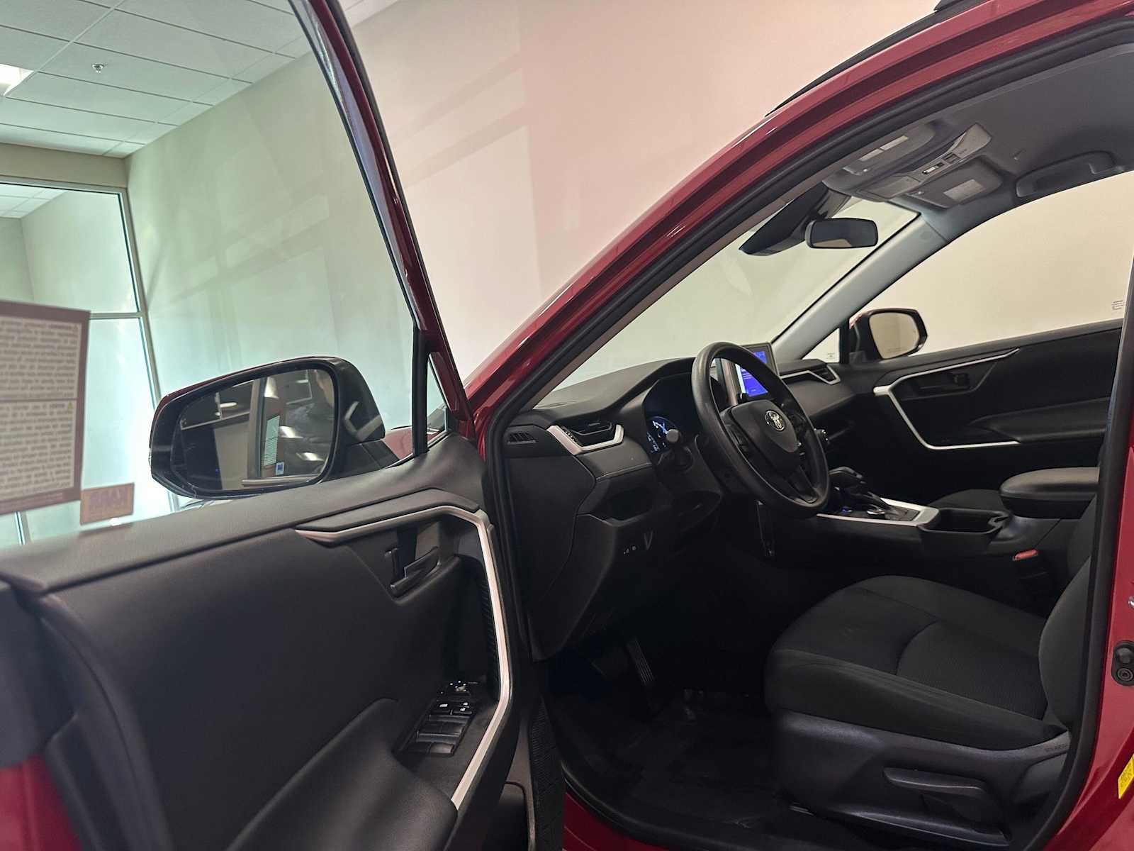 Thumbnail: 2025 Toyota RAV4 - 21