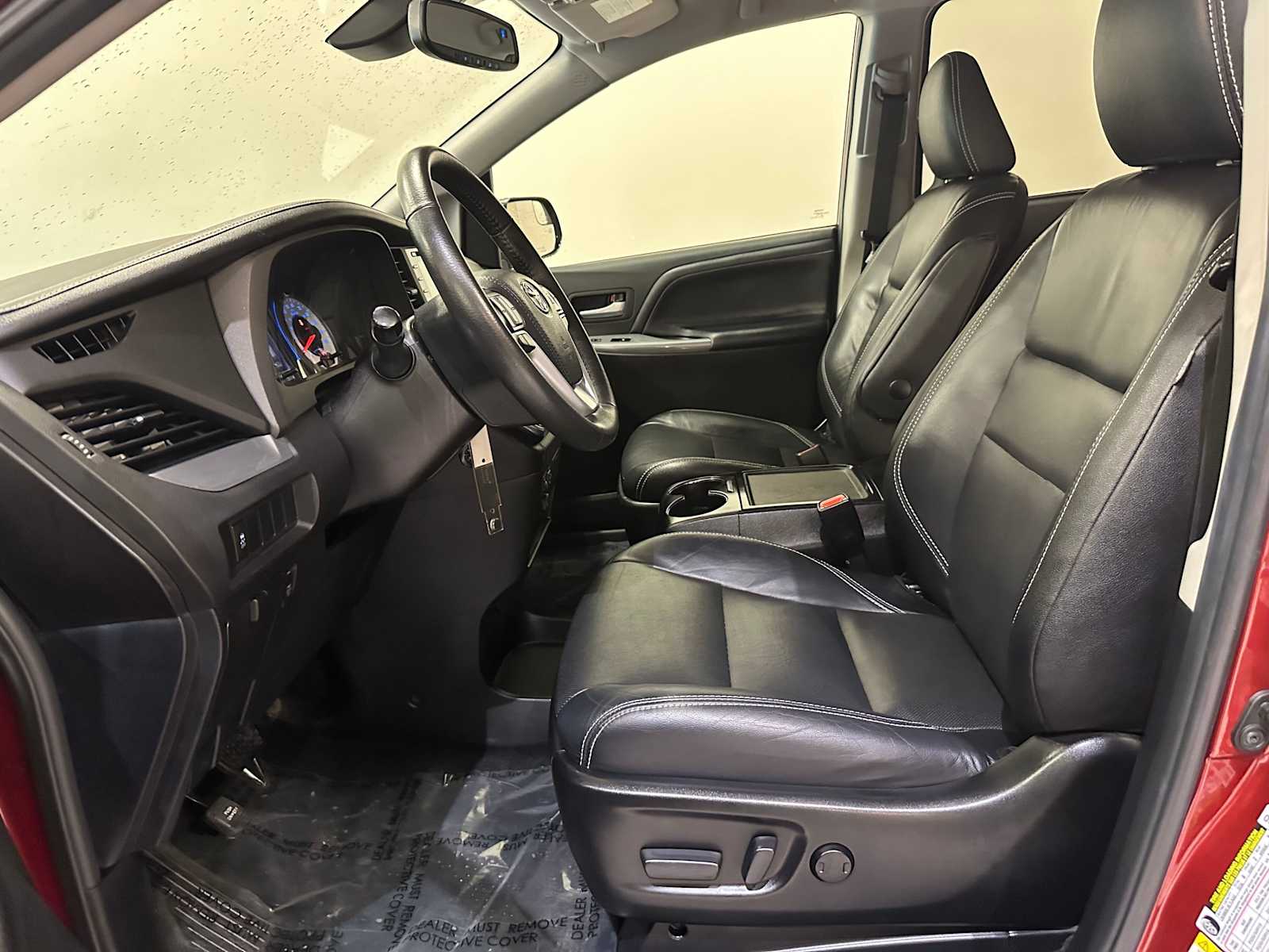 Thumbnail: 2018 Toyota Sienna - 20