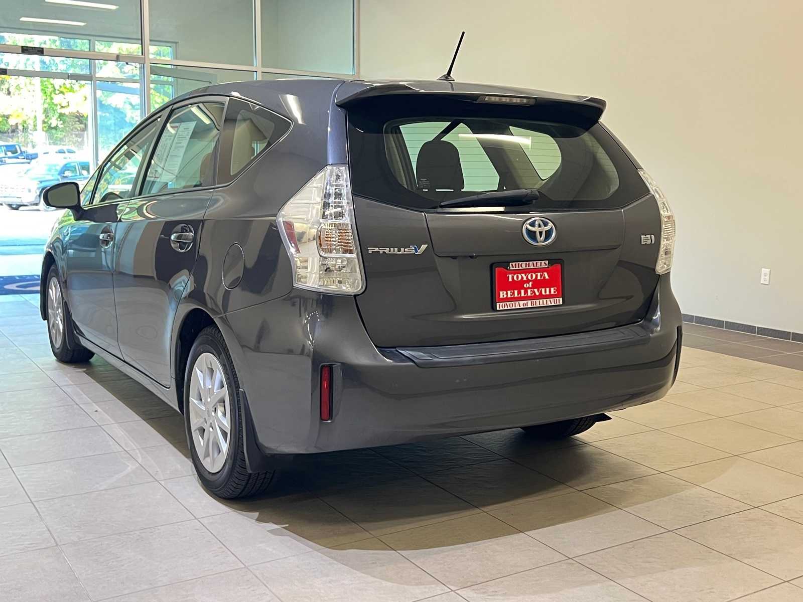 Thumbnail: 2014 Toyota Prius v - 4