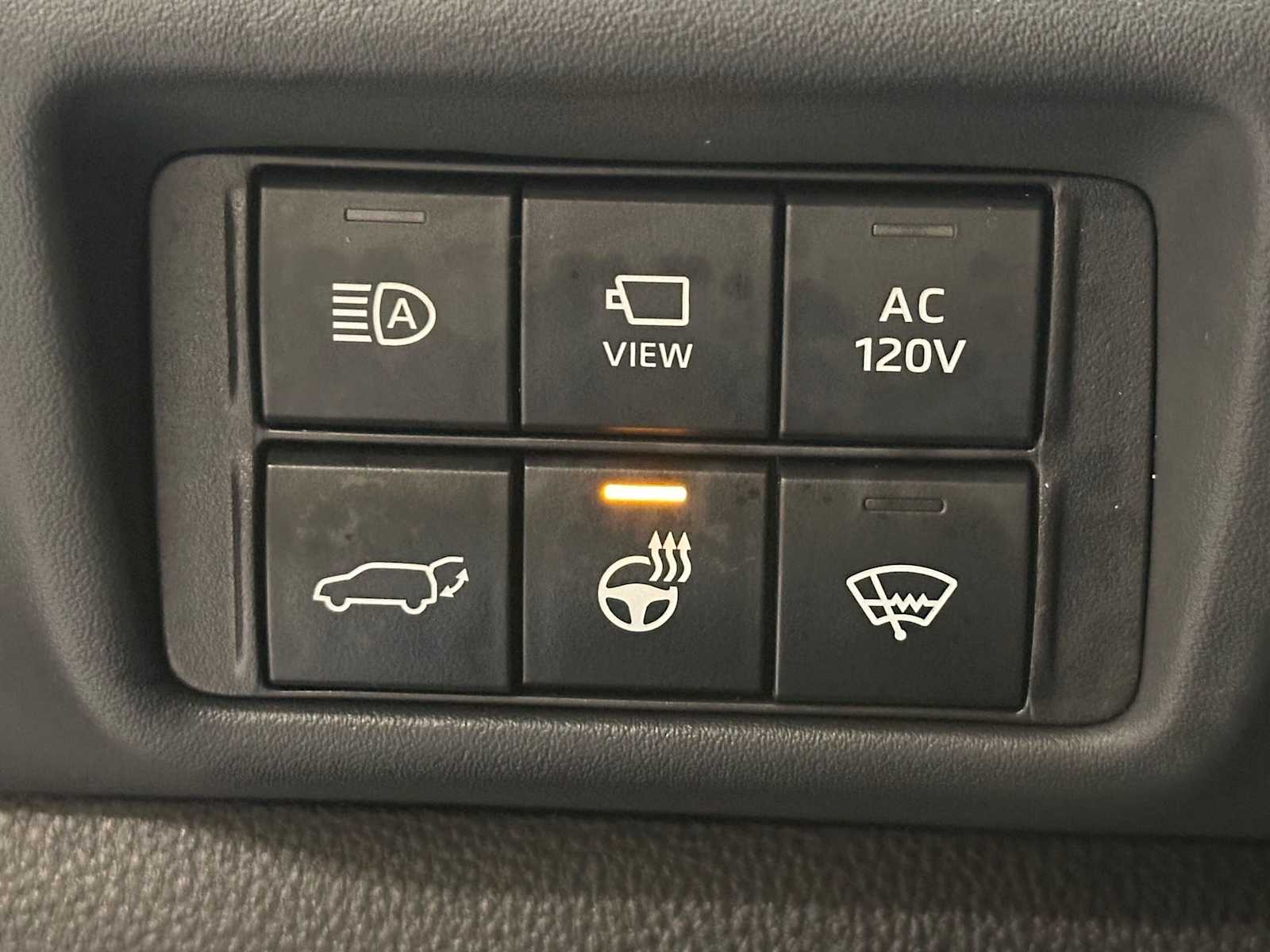 Thumbnail: 2022 Toyota Highlander - 17