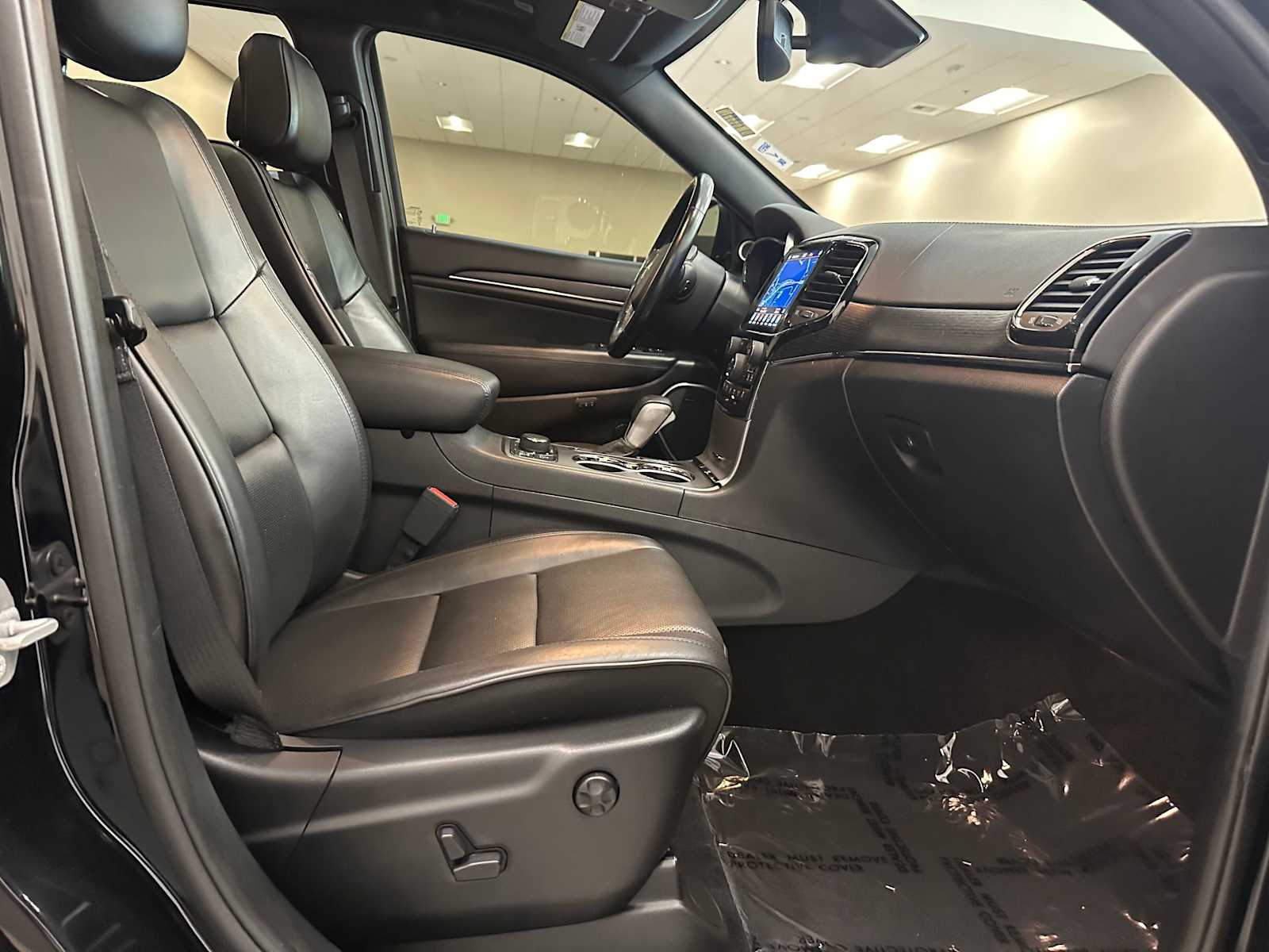 Thumbnail: 2020 Jeep Grand Cherokee - 29