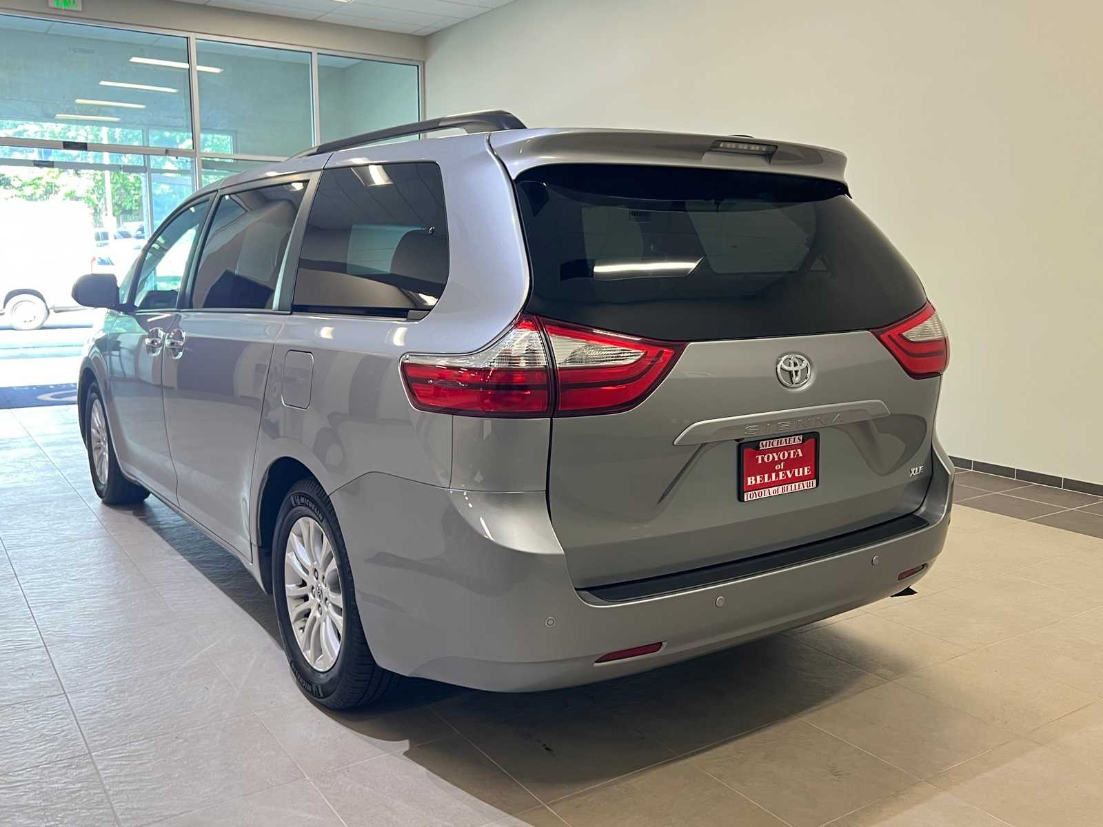Thumbnail: 2015 Toyota Sienna - 4