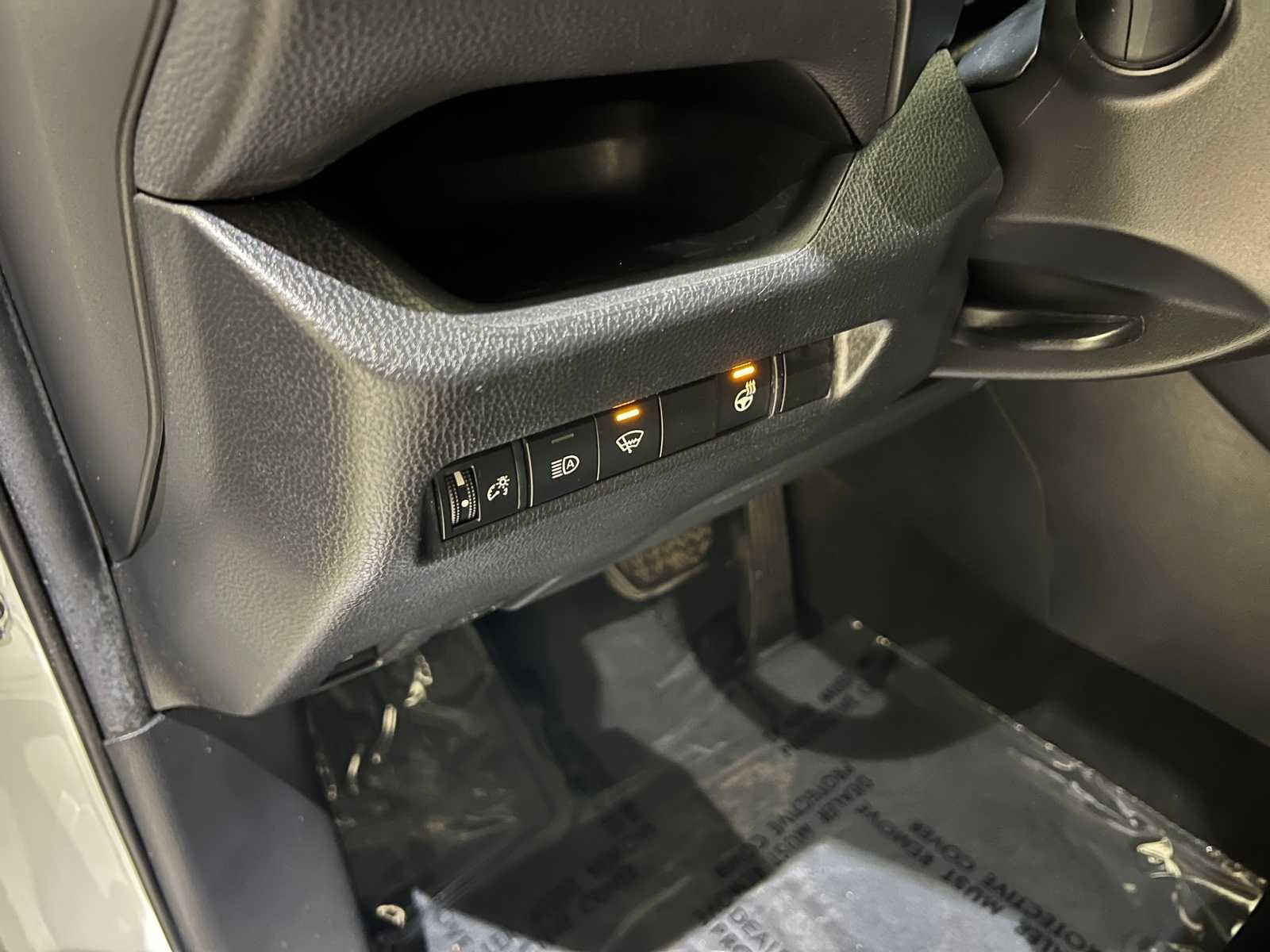 Thumbnail: 2021 Toyota RAV4 - 16