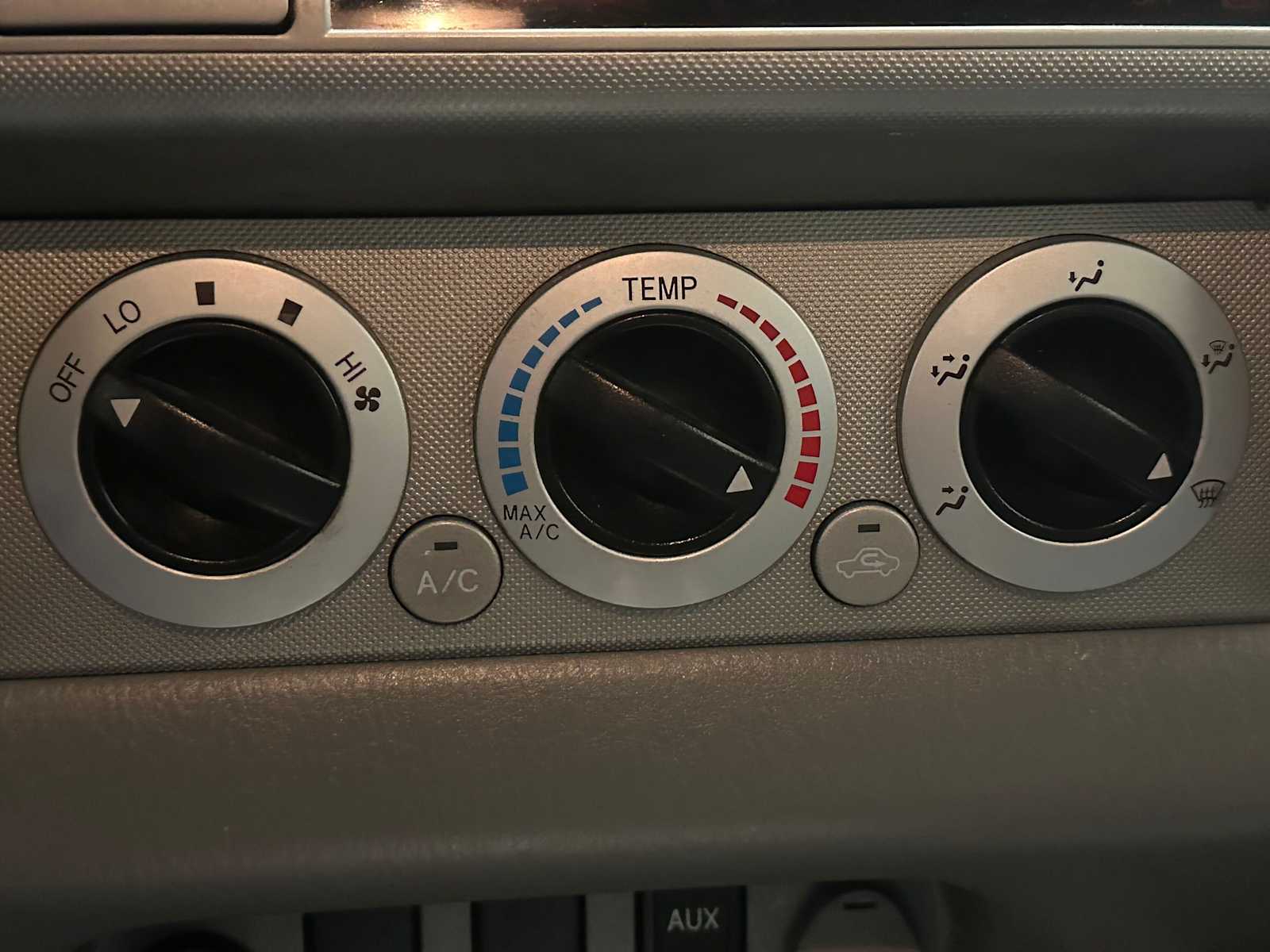 Thumbnail: 2009 Toyota Tacoma - 14