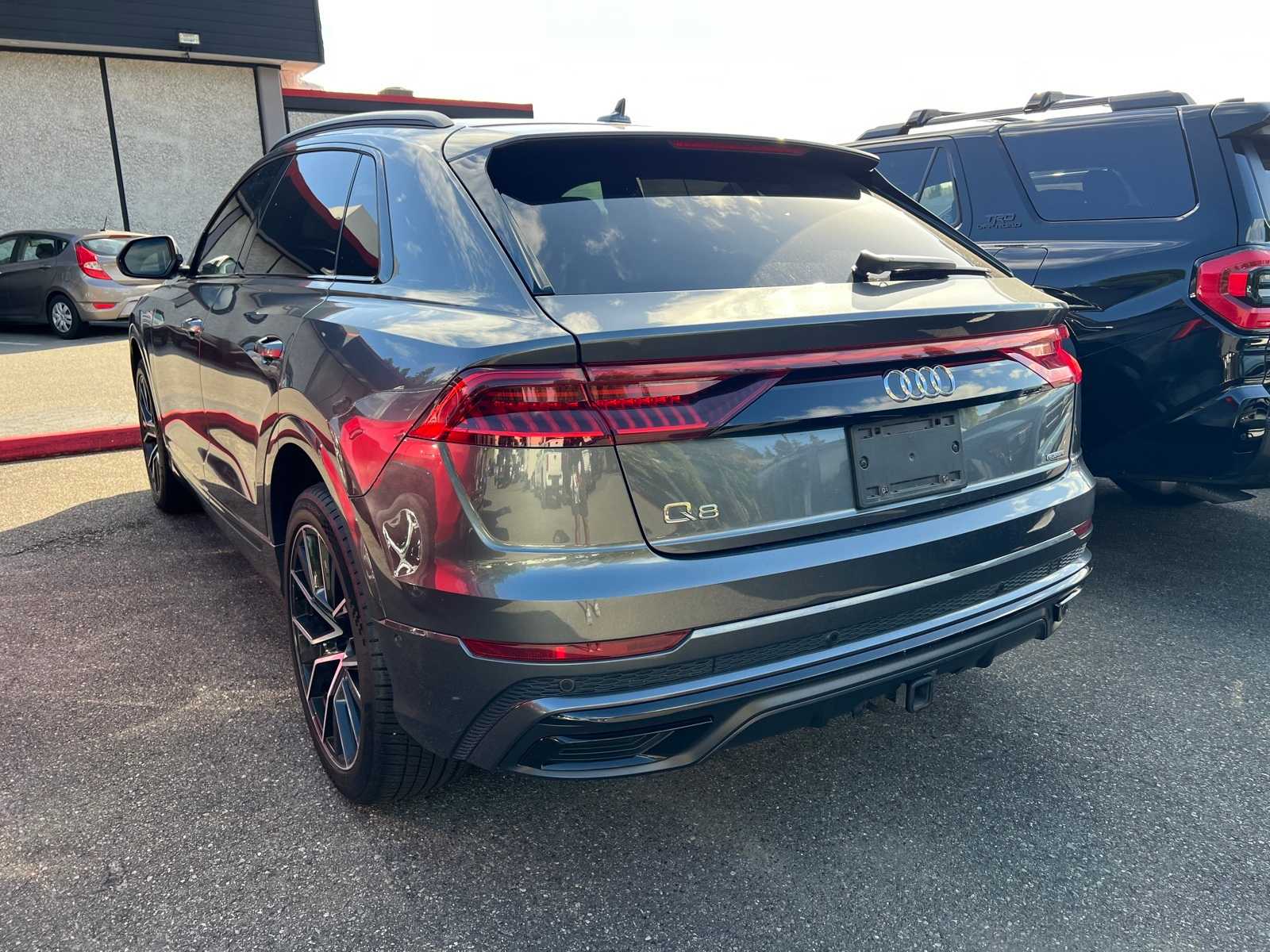 Thumbnail: 2020 Audi Q8 - 8