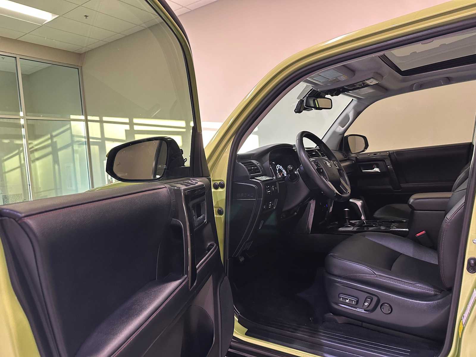 Thumbnail: 2022 Toyota 4Runner - 25