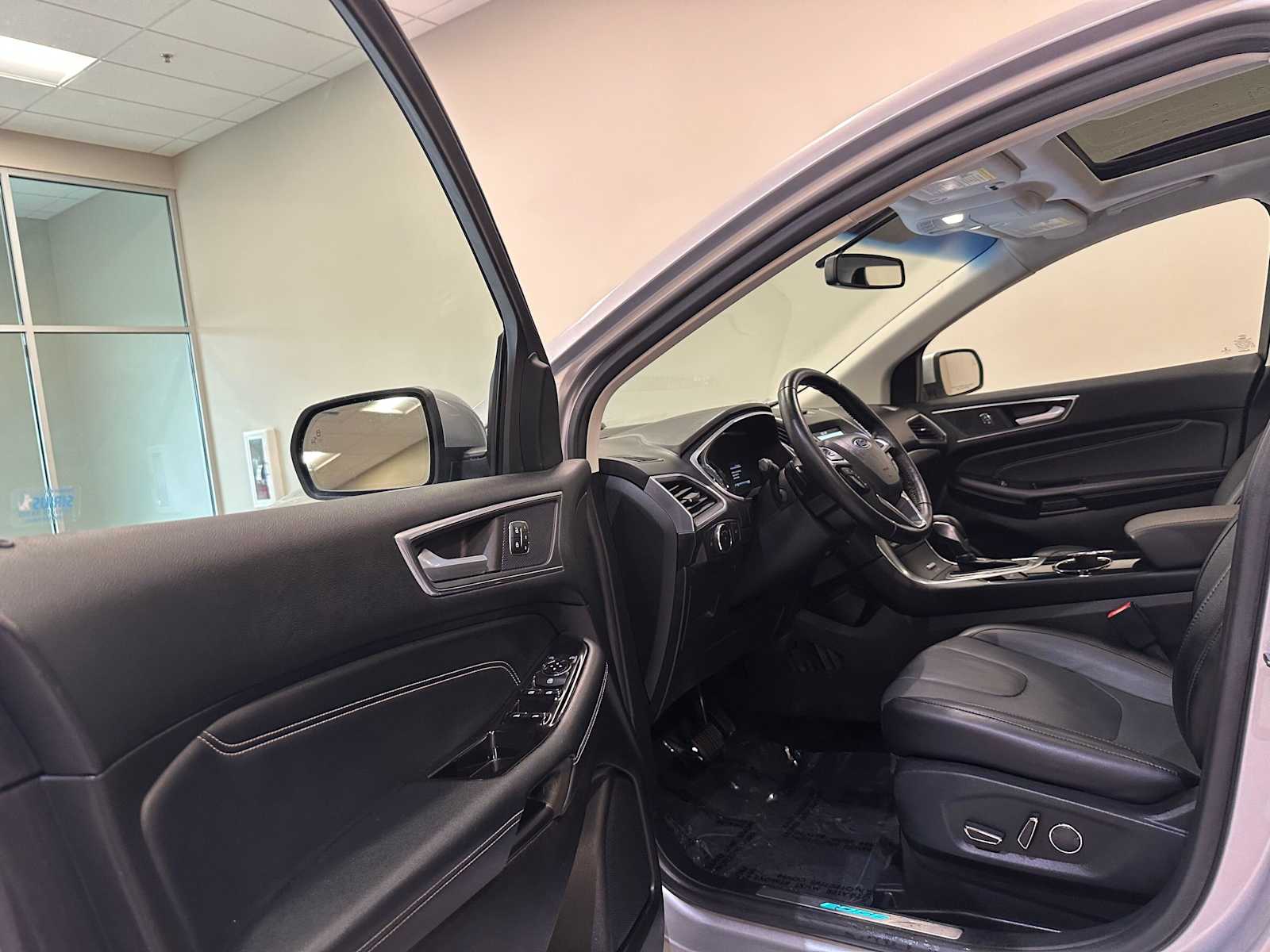 Thumbnail: 2017 Ford Edge - 32