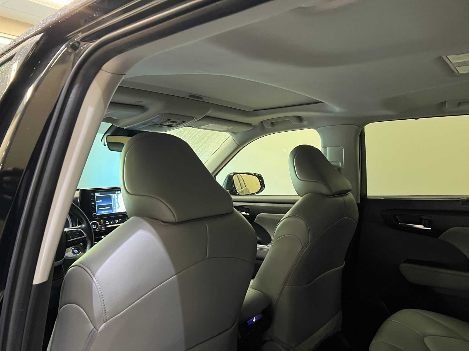 Thumbnail: 2022 Toyota Highlander - 12