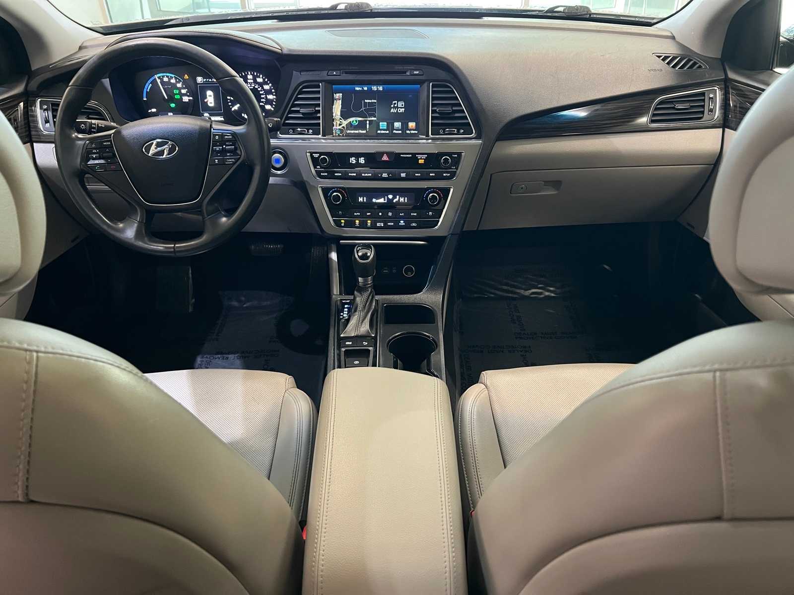 Thumbnail: 2016 Hyundai Sonata - 10