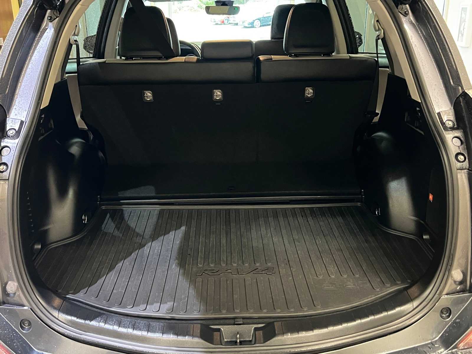 Thumbnail: 2017 Toyota RAV4 - 29